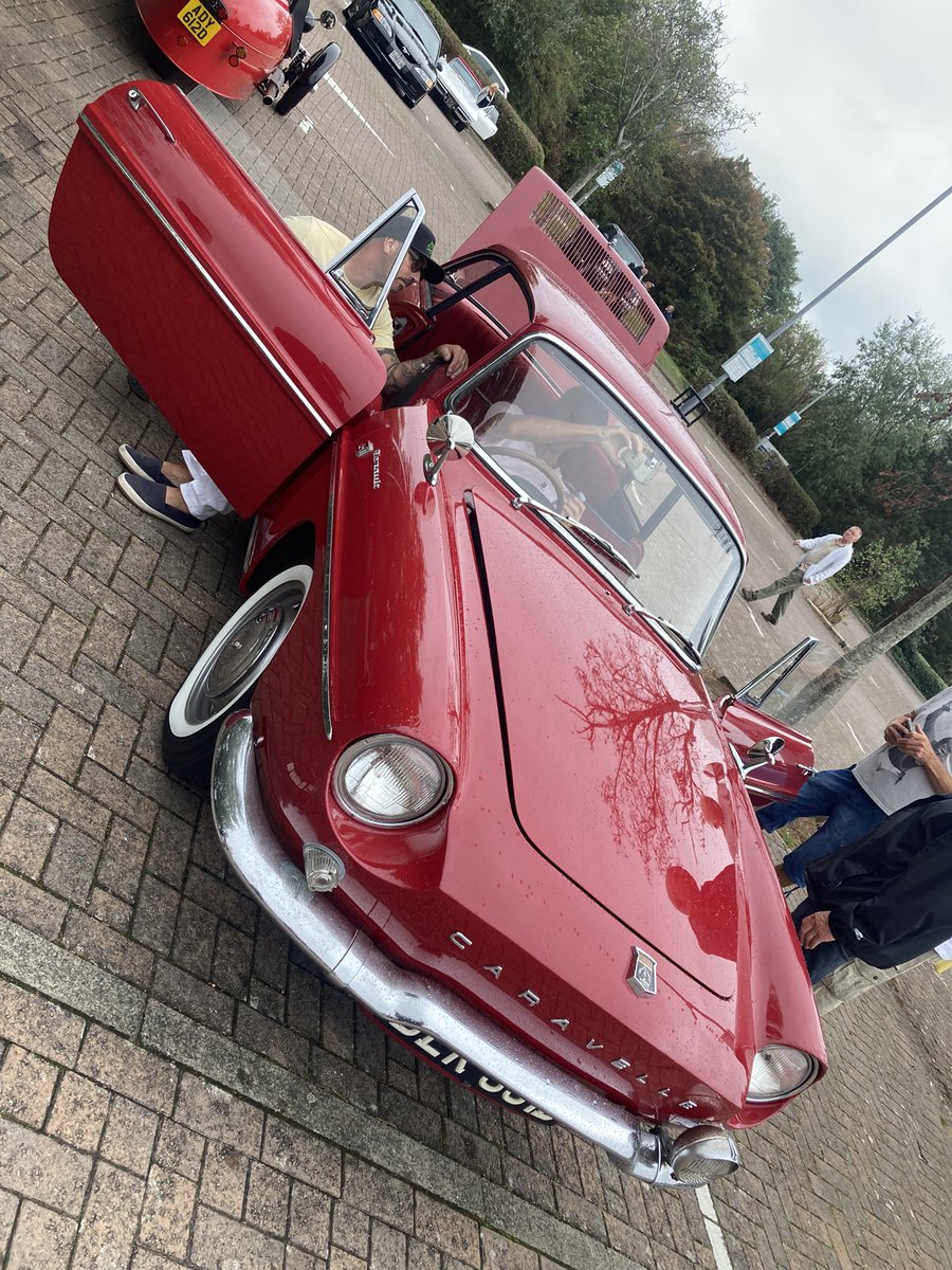 classiccarguru1's tweet photo. 2 owner low mile unrestored #Unicorn #Caravelle at #PortSolent Car Meet https://t.co/6sKTZcsgnZ