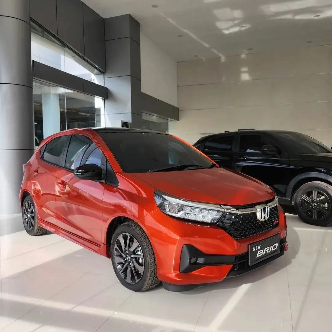 yayukhonda's tweet photo. 🔥 HONDA BRIO RS NIK 2026 – DISKON GEDE-GEDEAN!! 🔥

🎉 PROMO SPESIAL BULAN INI 🎉

🚗 NEW BRIO RS 2026
✨ Desain sporty & stylish
✨ Irit BBM, cocok untuk harian
✨ Fitur lengkap dan nyaman

💥 DISKON HINGGA 10 JUTA!! 💥
Stok TERBATAS, buruan booking sebelum kehabisan!

✅ Bisa tukar tambah
✅ Proses cepat & dibantu sampai ACC
✅ Unit ready di showroom

📍 Honda Surabaya Center
📞 Hubungi Yayuk - 0813-3000-9756