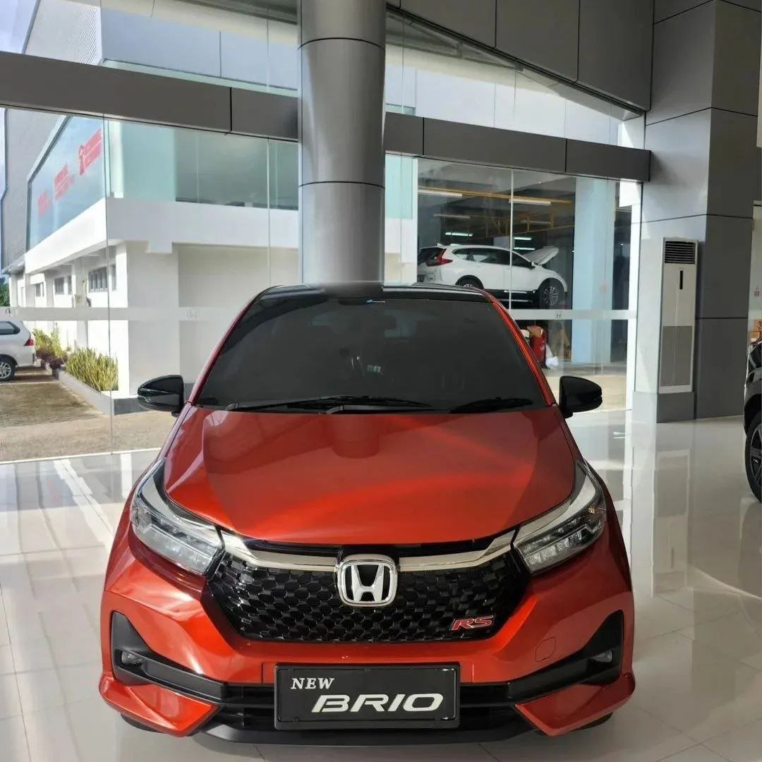 yayukhonda's tweet photo. 🔥 HONDA BRIO RS NIK 2026 – DISKON GEDE-GEDEAN!! 🔥

🎉 PROMO SPESIAL BULAN INI 🎉

🚗 NEW BRIO RS 2026
✨ Desain sporty & stylish
✨ Irit BBM, cocok untuk harian
✨ Fitur lengkap dan nyaman

💥 DISKON HINGGA 10 JUTA!! 💥
Stok TERBATAS, buruan booking sebelum kehabisan!

✅ Bisa tukar tambah
✅ Proses cepat & dibantu sampai ACC
✅ Unit ready di showroom

📍 Honda Surabaya Center
📞 Hubungi Yayuk - 0813-3000-9756