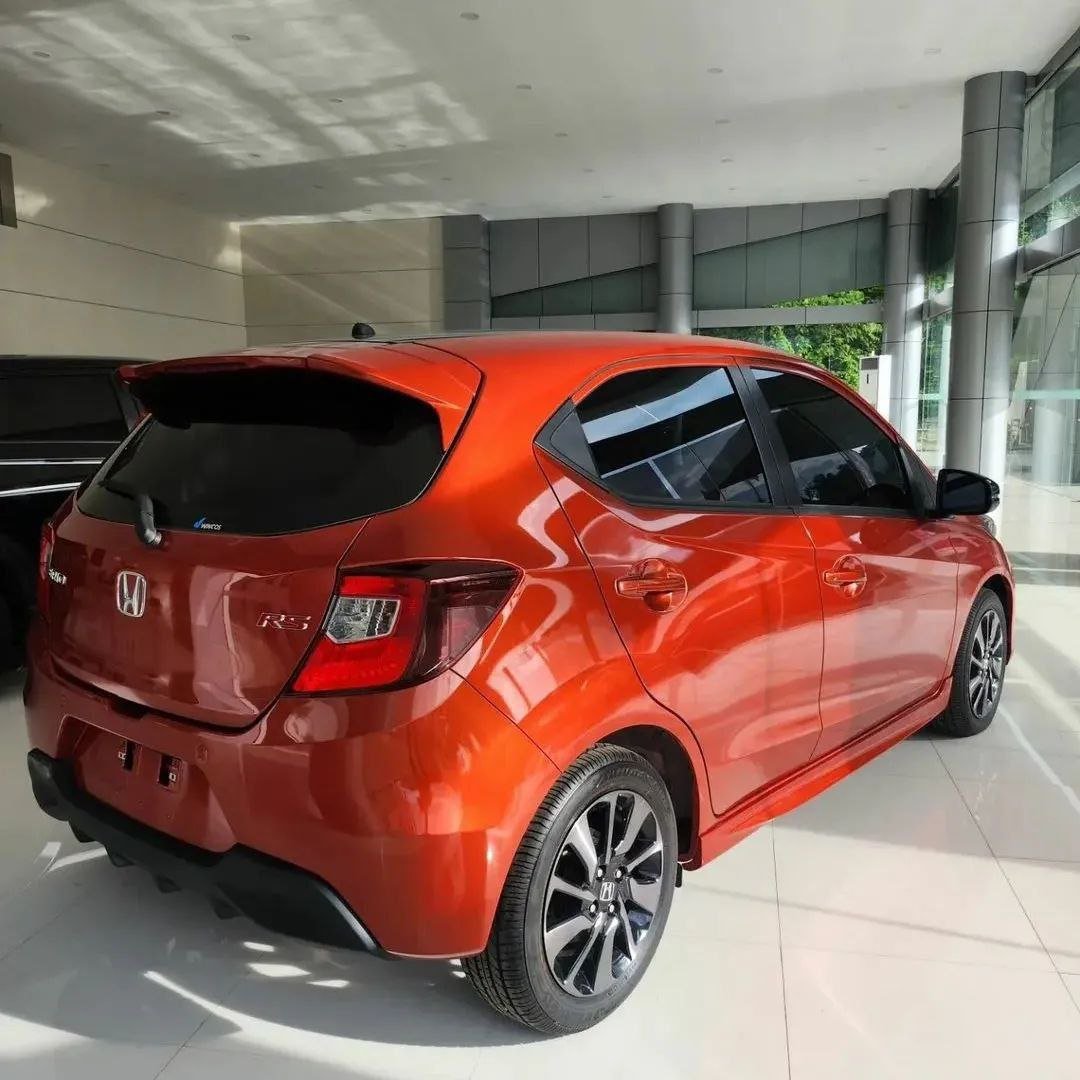 yayukhonda's tweet photo. 🔥 HONDA BRIO RS NIK 2026 – DISKON GEDE-GEDEAN!! 🔥

🎉 PROMO SPESIAL BULAN INI 🎉

🚗 NEW BRIO RS 2026
✨ Desain sporty & stylish
✨ Irit BBM, cocok untuk harian
✨ Fitur lengkap dan nyaman

💥 DISKON HINGGA 10 JUTA!! 💥
Stok TERBATAS, buruan booking sebelum kehabisan!

✅ Bisa tukar tambah
✅ Proses cepat & dibantu sampai ACC
✅ Unit ready di showroom

📍 Honda Surabaya Center
📞 Hubungi Yayuk - 0813-3000-9756