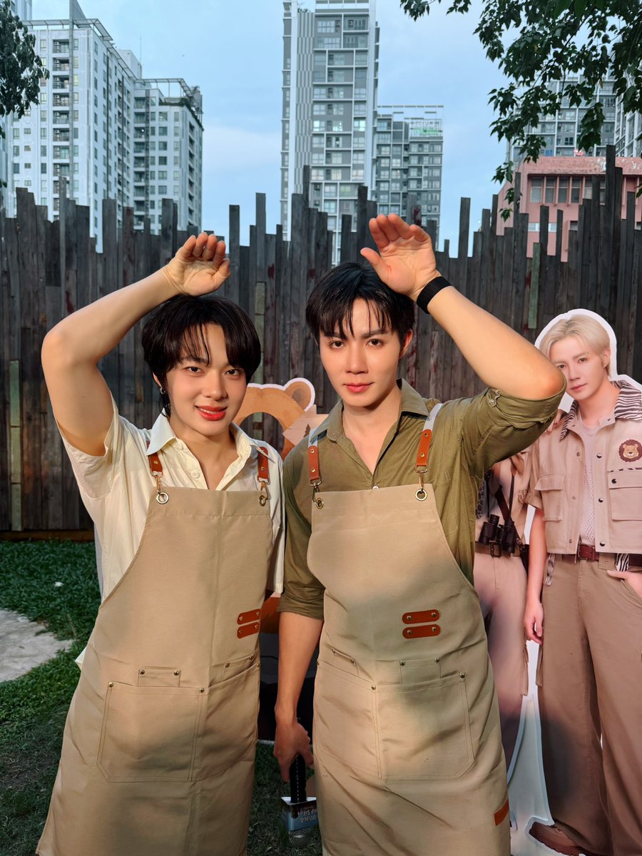 iLeang21's tweet photo. พ่อครัวหัวไก่ วันนี้จะรับเมนูอะไรกันดีฮะ 555

ZEENUNEW ZON WITH BBB
#ZNNxTheUltimateCamp https://t.co/nxUnwNfmm1