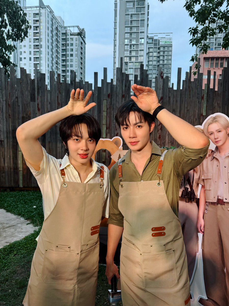 iLeang21's tweet photo. พ่อครัวหัวไก่ วันนี้จะรับเมนูอะไรกันดีฮะ 555

ZEENUNEW ZON WITH BBB
#ZNNxTheUltimateCamp https://t.co/nxUnwNfmm1