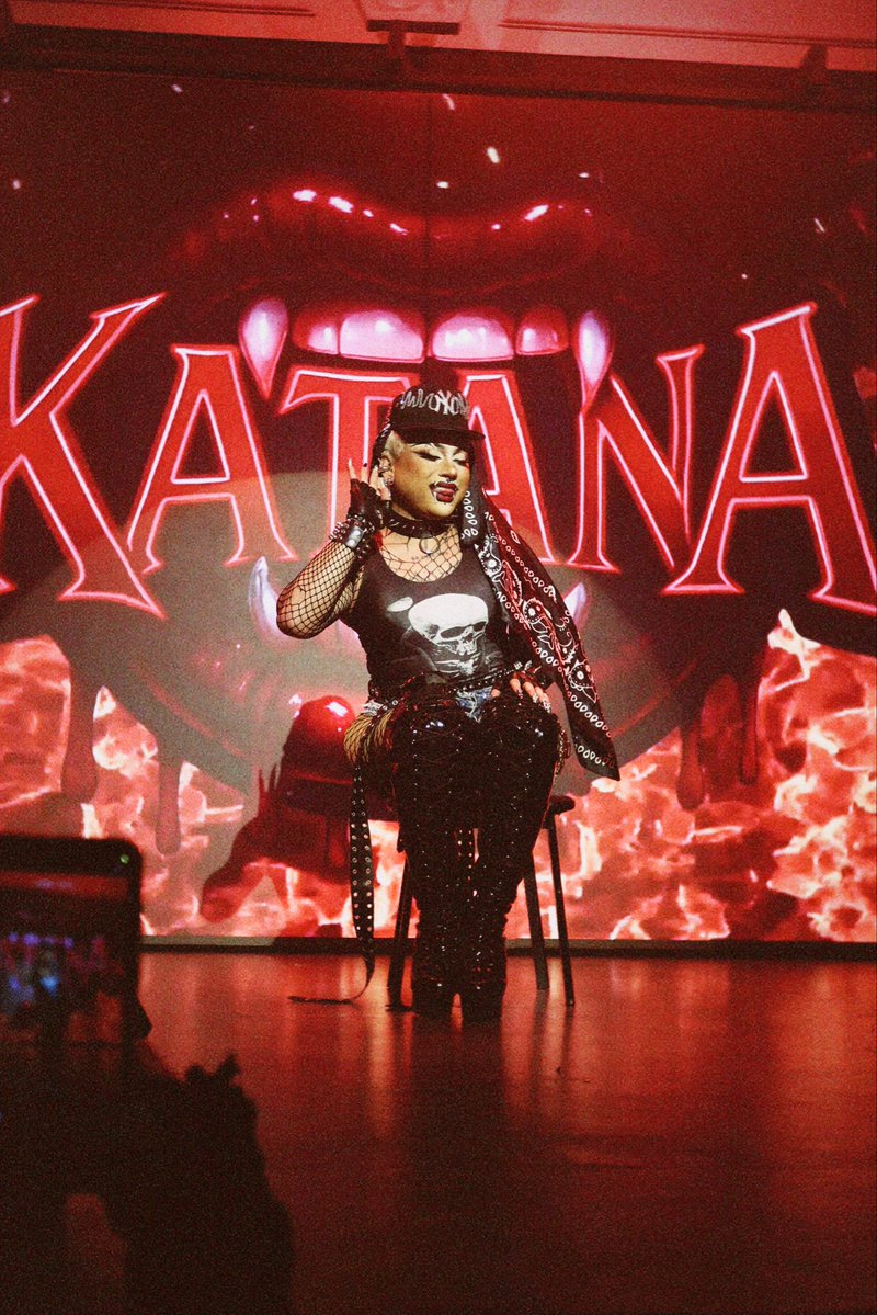 sheanneddump's tweet photo. KATANA ❤️‍🔥 https://t.co/iDWsFdjFTs