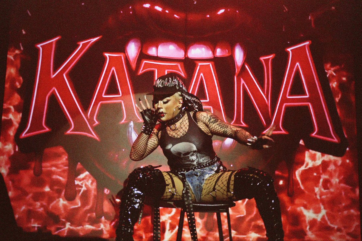 sheanneddump's tweet photo. KATANA ❤️‍🔥 https://t.co/iDWsFdjFTs