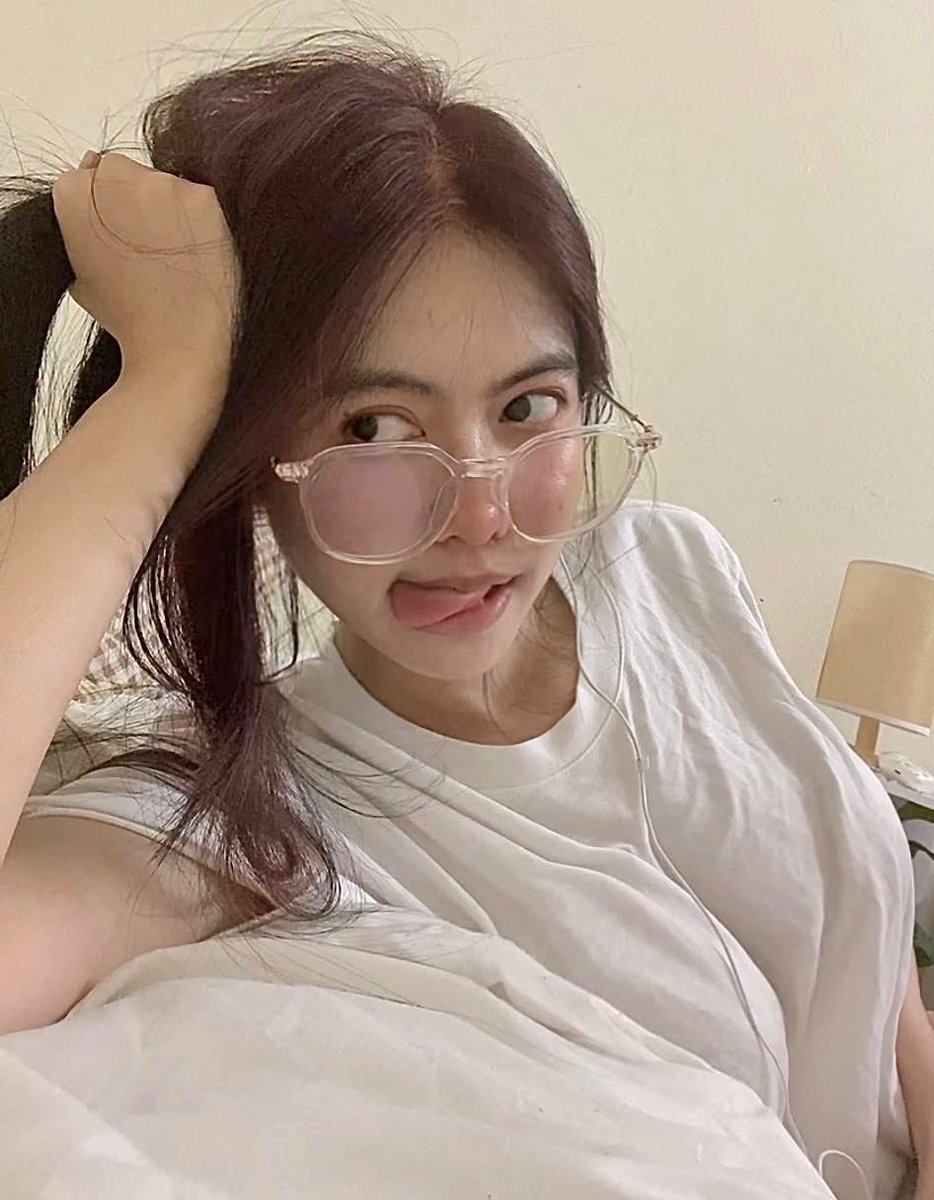 MinAlimo8cc's tweet photo. 🍊 Garnier Vitamin C Booster Serum เนื้อบางเบา ใช้ไม่กี่หยดก็ทั่วหน้า ลงก่อนมอยส์เจอไรเซอร์ได้ง่าย 💛
ผิวใสฉ่ำวาว สวยดูเลอค่า 🌟

ไอดีไลน์🆔  minajung777

#รับงานพิจิตร #พิจิตร https://t.co/4W0gOZX8A4