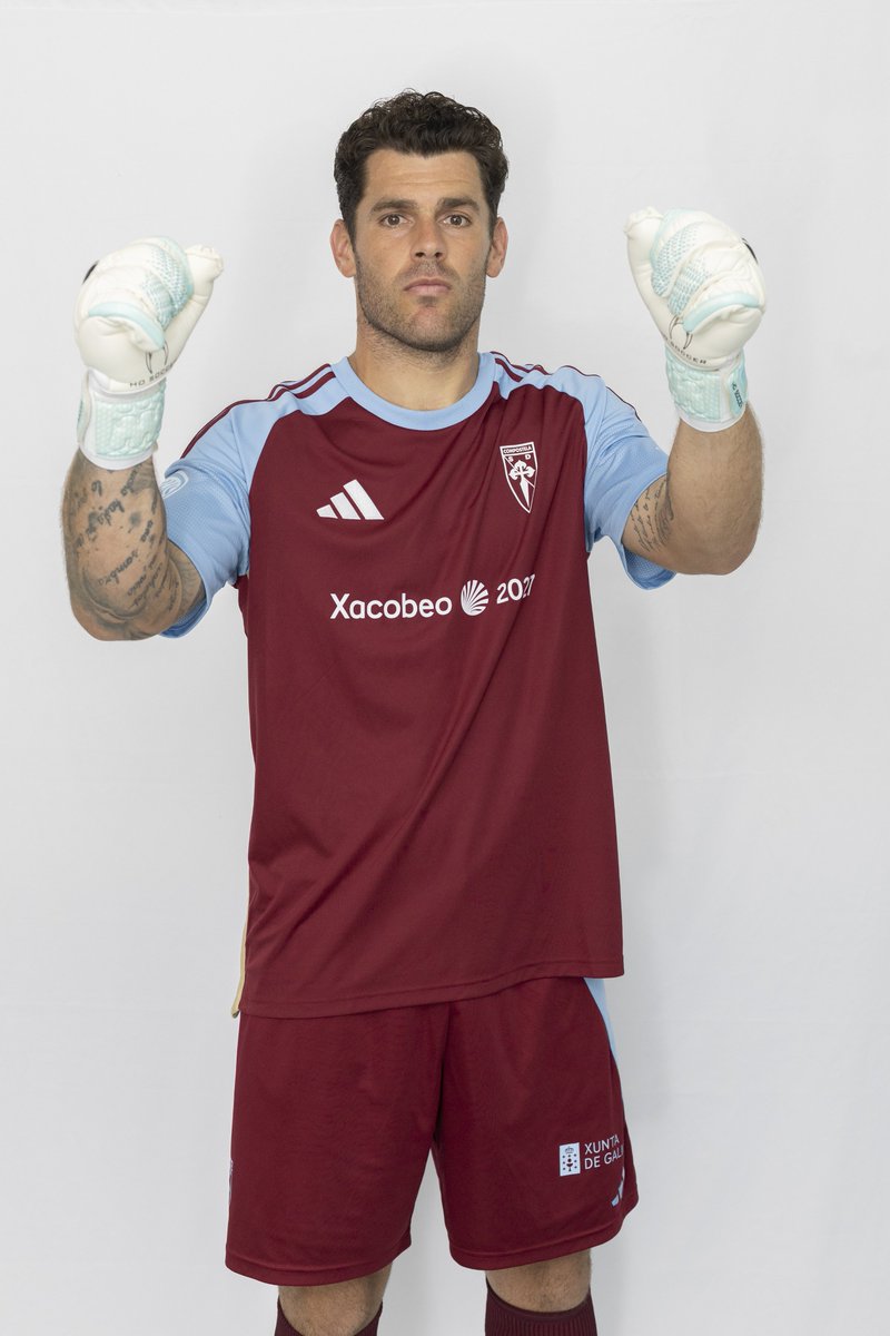 SD_Compostela's tweet photo. 87' |0️⃣-0️⃣|
🧤 DON EDU SOUSA
PARADÓN do porteiro do Compos para sacar o penalti lanzado por Imanol Aranburu
#PortuCompos https://t.co/8tmaE1VwSY