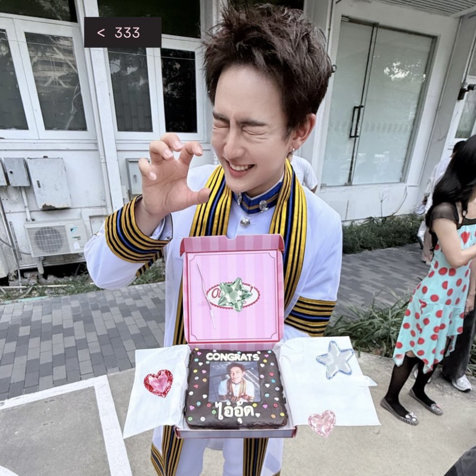 heartmeoaw's tweet photo. เพื่อนลงคอนแกรทเป็นเค้กไออุ้ด โอ้ยจะบ้ามุอุ้ดดังมากเฟมัสเว่อน่ารักอ่ะ52525252525 https://t.co/UdVscBk5Js