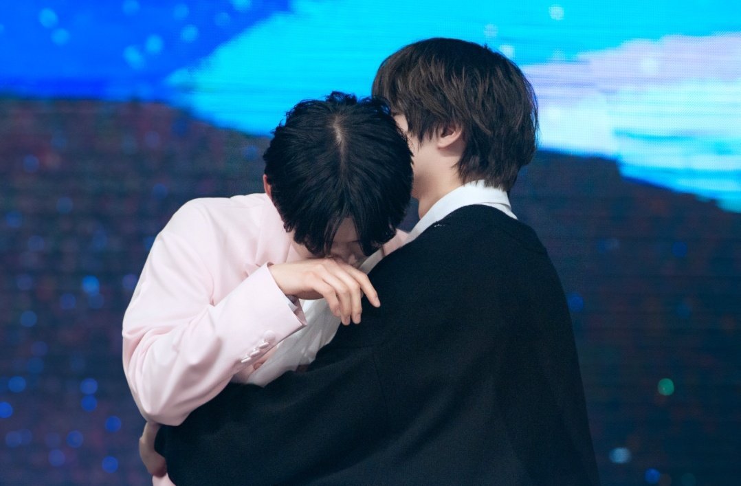 yeonbamdiary's tweet photo. a healingie who grew where healing was sown and also has his own healingie❤️

p.s: they're also each other's lucky charms🍀 https://t.co/pTrUo0LnHL