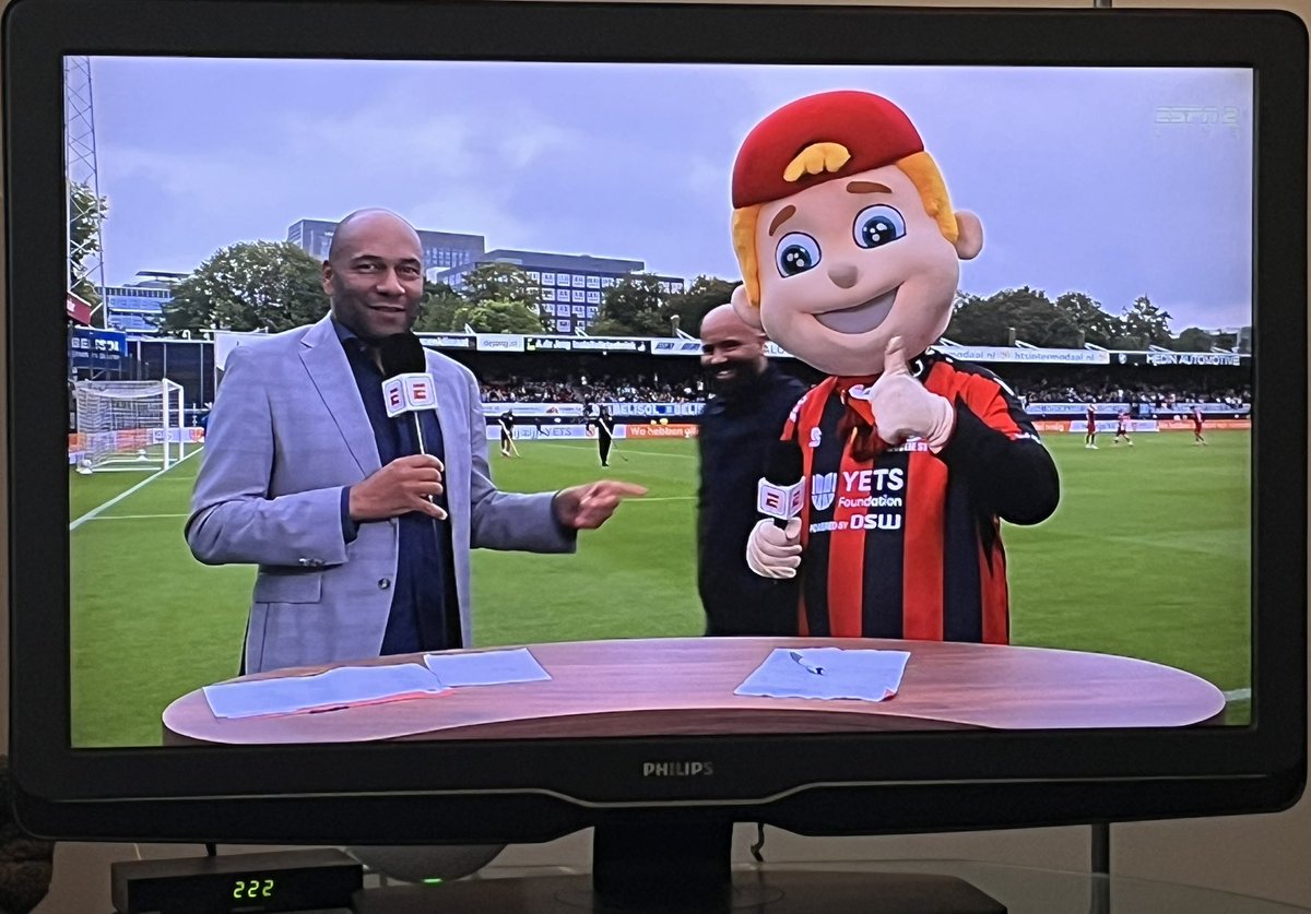 Kenny1993NL's tweet photo. De mascotte van Excelsior is altijd nog een betere analist dan Leonne Stentler bij NOS Studio Sport.
#EXCUTR #StudioSport https://t.co/TJmpCbCHBR