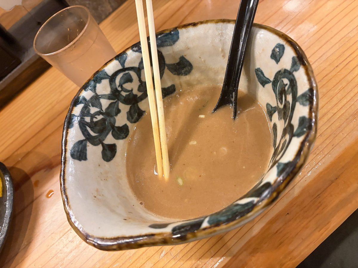 Ruilu_Adora's tweet photo. 空だけを置いていくスタイル https://t.co/CoMSZzleAq