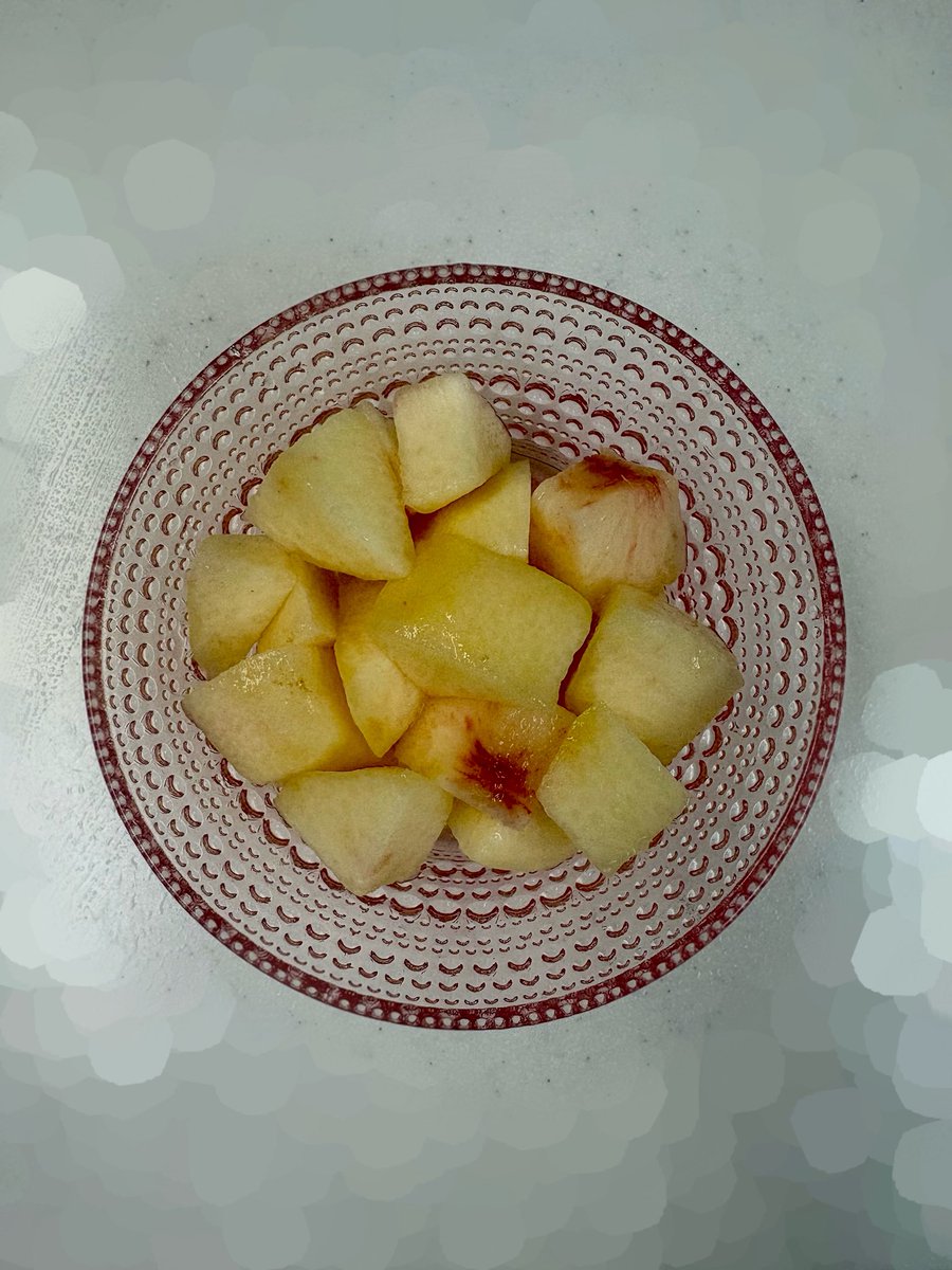 michimichiko's tweet photo. これまでいっときの勢いでずいぶん勢いよく食器に注ぎ込んでしまったな...という気持ちが過去の場面場面であるんだけど、毎日使うたびに幸福感で満たされるので、使い途の中ではけっこういいほうなのかもしれないな🍽️💸 https://t.co/xDE8qJJAst