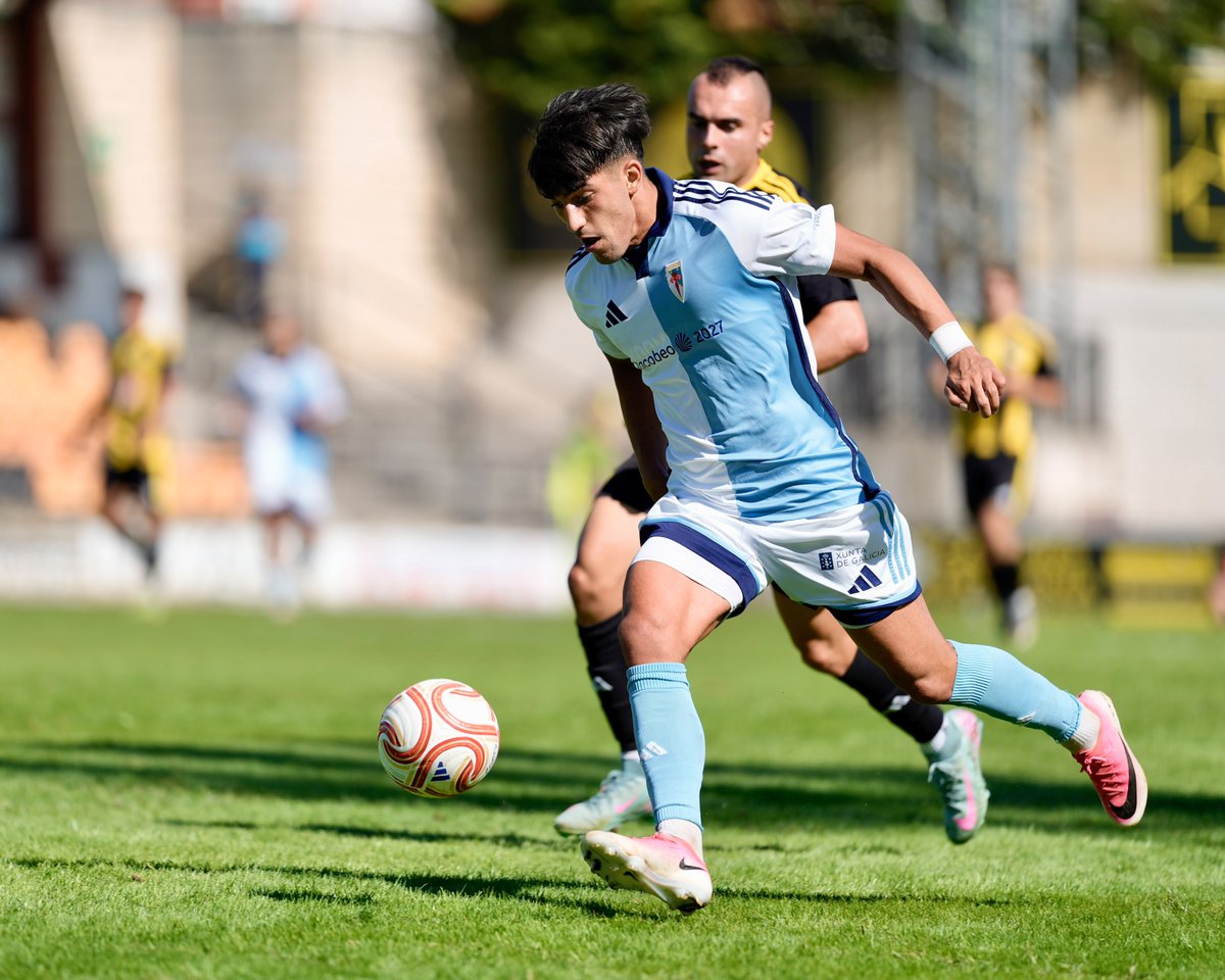 SD_Compostela's tweet photo. 90' |0️⃣-0️⃣|
🔄 Último TROCO no Compos 🩵🤍
⬆️ Teofilovic
⬇️ Edu G.
📸 @nacho_castano_
#PortuCompos https://t.co/spvOLFUCZq