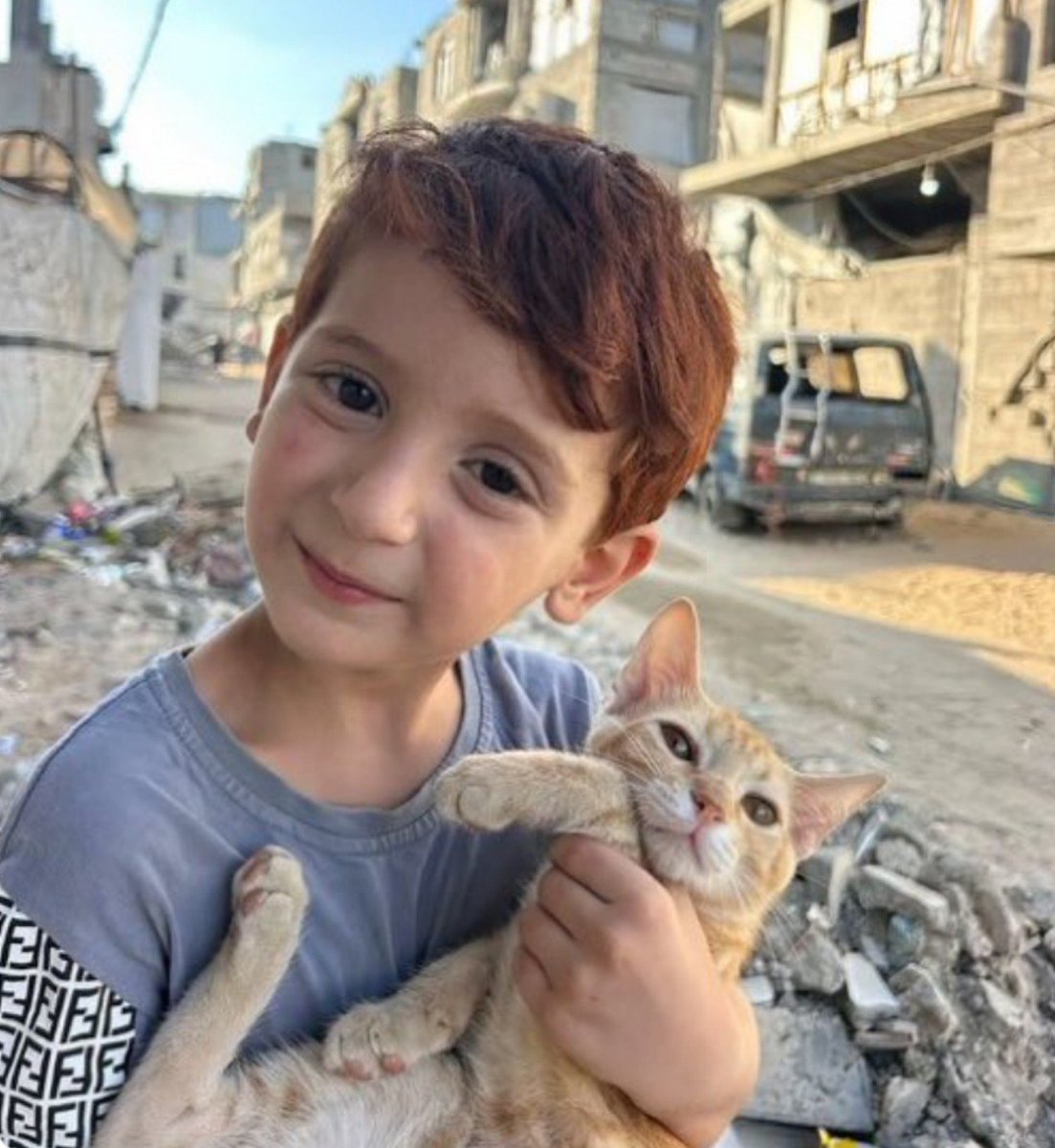 sonkelimelerr's tweet photo. Vatanını kucaklar gibi...
#Gazze https://t.co/Q8sIrIwUvp
