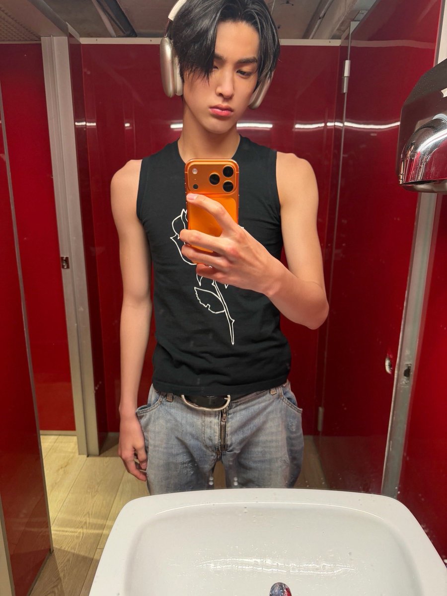 saturniesodd tweet picture