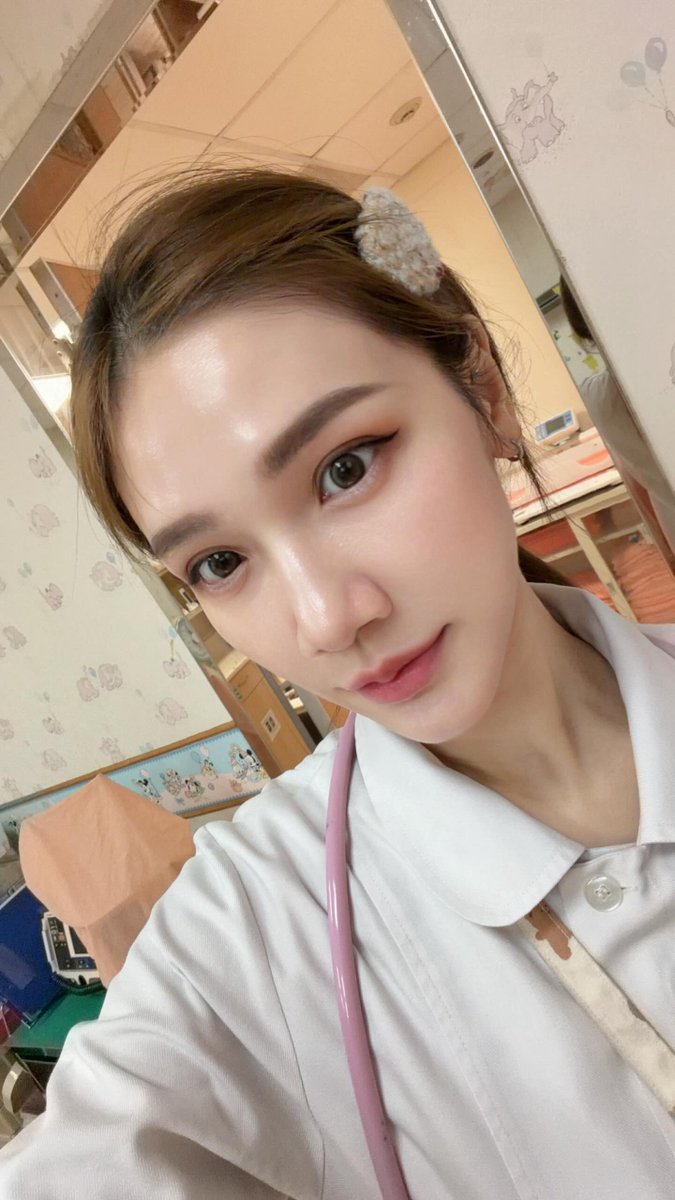 susjjnb's tweet photo. 薪水只有 3 萬多     
但壓力、責任是超過的 
護理師容易嗎 ？❤️      
不嫌棄...護理師按讚 https://t.co/5EMzJGIwcr
