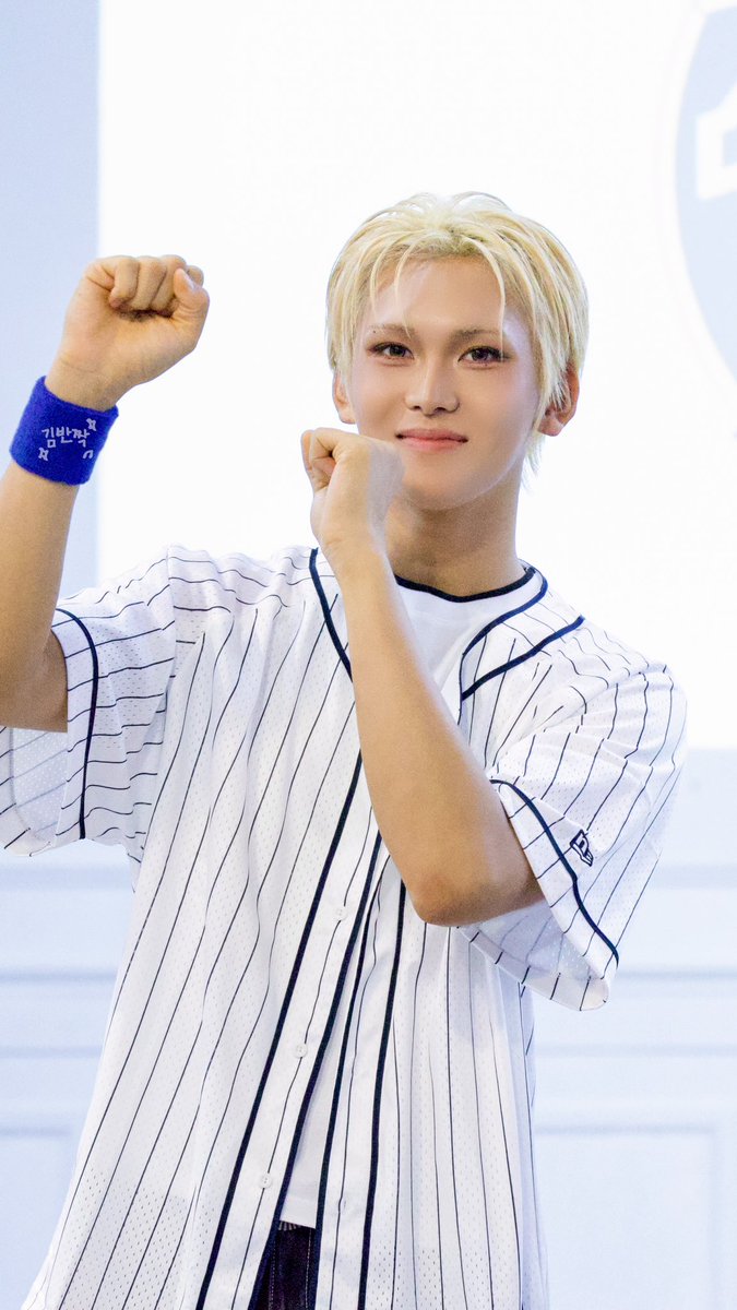 kimsparkle0726's tweet photo. 260913 라이징스타 야구부 단합대회

승리의 나팔🎺😚

#XLOV #엑스러브 #HYUN #현 #ヒョン https://t.co/aHAfuIfrtm