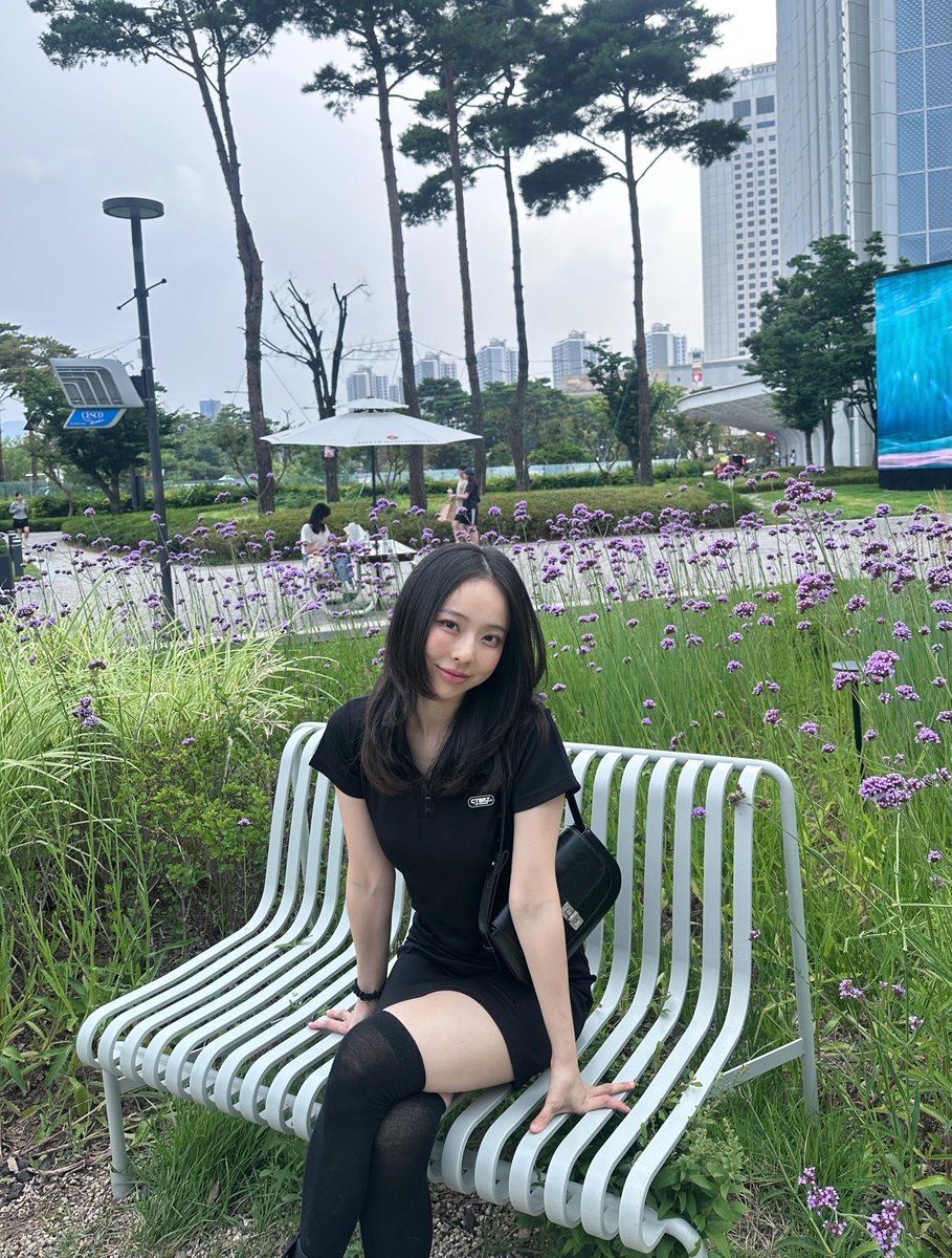looblebase's tweet photo. Vivi stuns in new Insta post. https://t.co/TASQmX1sUX