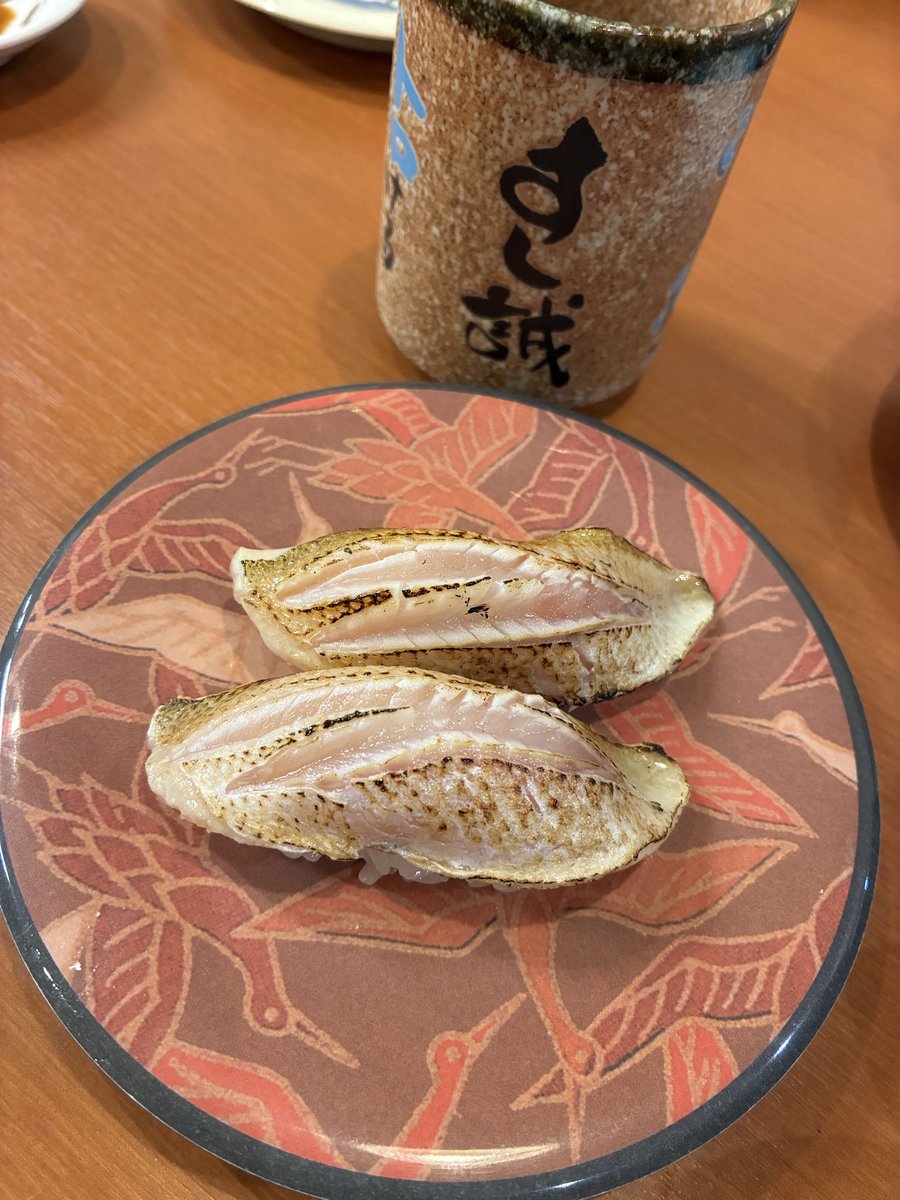 kprprpr's tweet photo. お寿司食べてたら年末ロマポル発表きてたわ🦅 https://t.co/UbQLitSG1H