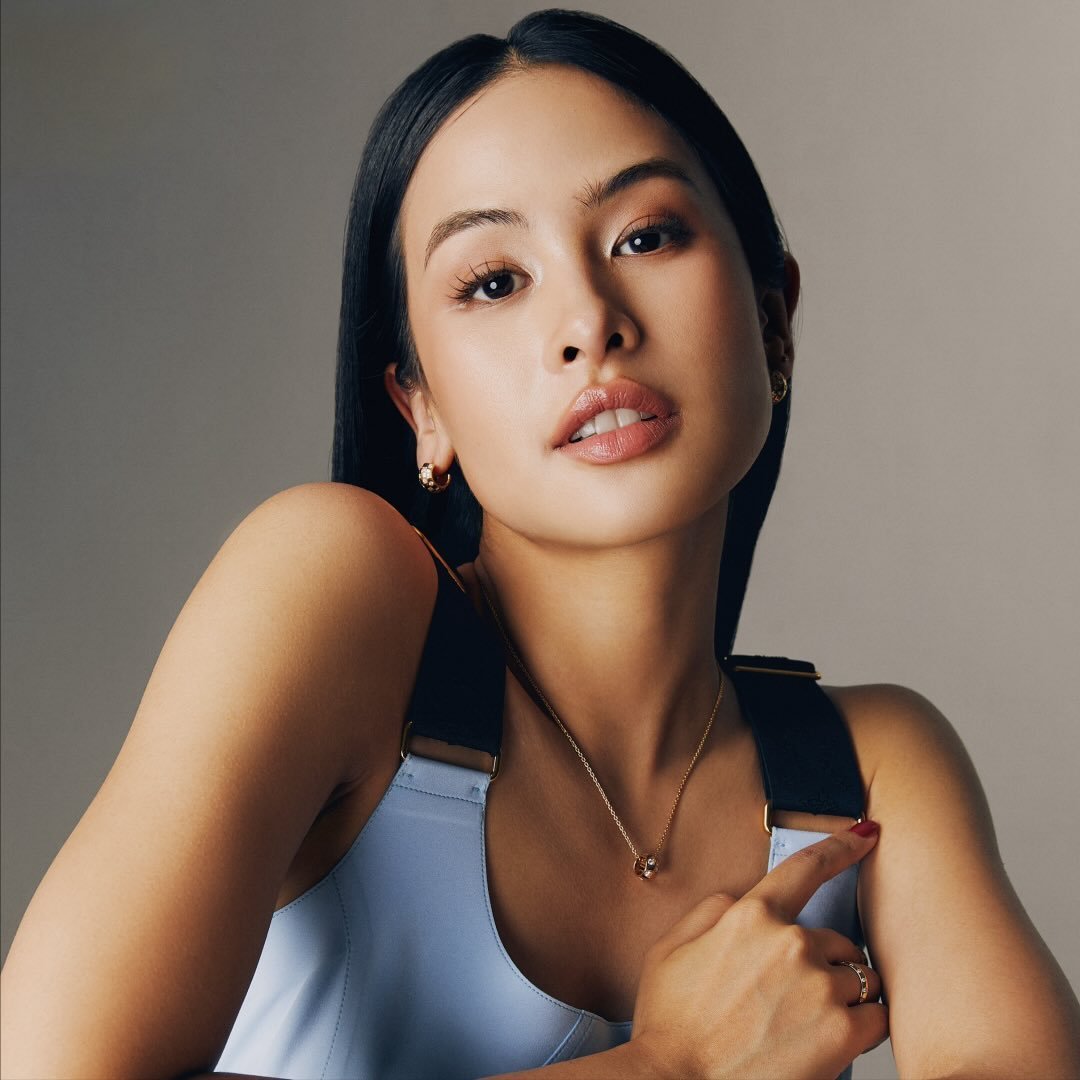 iPopBase's tweet photo. Maudy Ayunda addresses the backlash surrounding her YouTube video:

“Hai teman-teman, Terima kasih untuk semua komentar dan perspektif yang disampaikan di sini. Aku sudah membaca banyak di antaranya, dan ada satu hal penting yang aku sadari belum cukup aku sampaikan di video ini.

Being able to step away from the news is itself a privilege. Tidak semua orang punya pilihan itu, terutama ketika apa yang terjadi berdampak langsung pada kehidupan, keluarga, pekerjaan, atau komunitasnya. Aku minta maaf karena bagian ini belum cukup aku refleksikan di videonya.

Waktu membuat video ni, aku sebenarnya sedang berbagi refleksi tentang suatu struggle pribadi: bagaimana tetap peduli dan mengikuti apa yang terjadi, sambil menjaga diri supaya kita tetap bisa hadir dan engage dengan lebih berarti.

The situations we are dealing now are so frustrating and heartbreaking... adanya Karhutla, bencana gempa, berbagai kebijakan dan program yg ngga tepat sasaran dan berdampak langsung pada masyarakat, maupun berbagai isu-isu lain yg jg sama pentingnya. This is such an exceptionally hard time, for those impacted communities especially, and they need all support and visibility they can get.

Aku sama sekali tidak ingin mindfulness menjadi alasan untuk tidak peduli atau menjauh dari realita yang ada. Apalagi ajakan untuk berdiam diri, ataupun melihat seolah keadaan baik-baik saja. Malah, mindfulness ini membuat aku bisa melihat sebab akibat secara jelas, membantu kita tetap peduli dan hadir, dan tetap peka terhadap terhadap apa yang dirasakan mereka yang terdampak.

Terima kasih untuk teman-teman yang sudah meluangkan waktunya untuk mengingatkanku dan menambahkan perspektif menjadi lebih luas dan lebih dalam. Aku dengar dan aku hargai feedbacknya. I'm listening and learning. 🙏”