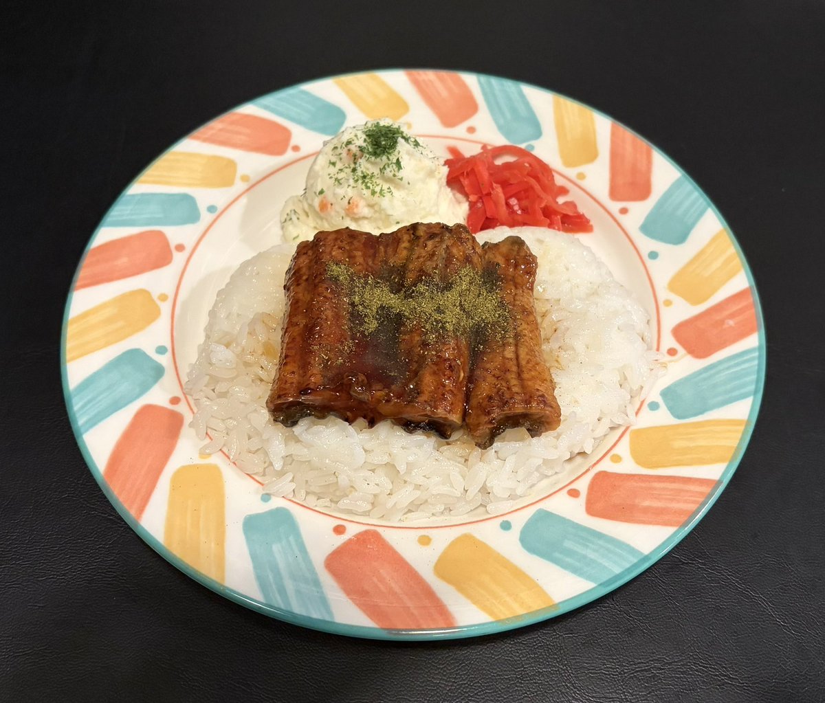 reietsugo's tweet photo. 冷やし塩ら〜めん

唐揚げ/特製ソース&amp;ポテトサラダ

うな丼&amp;ポテトサラダ

季節の変わり目は体調を崩しやすいので、うなぎなどで栄養補給。

#麺ジャラスK #川田利明 #お腹ヘルミッショネルズ #ラーメン #唐揚げ https://t.co/nbT2WDmEhR