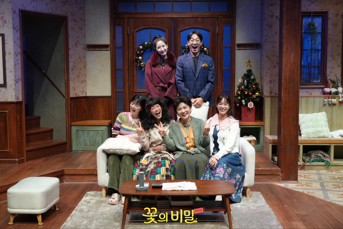 parkcompany1's tweet photo. #연극 [#꽃의비밀]
모든 배우의 첫 공연이 끝났습니다❕
함께해 주신 모든 관객분들 감사합니다💛💐

-
연극 [꽃의 비밀]
𝟸𝟶𝟸𝟼.𝟿.𝟷𝟸~𝟷𝟷.𝟸𝟿
링크아트센터 벅스홀 https://t.co/WXQG9luNWA