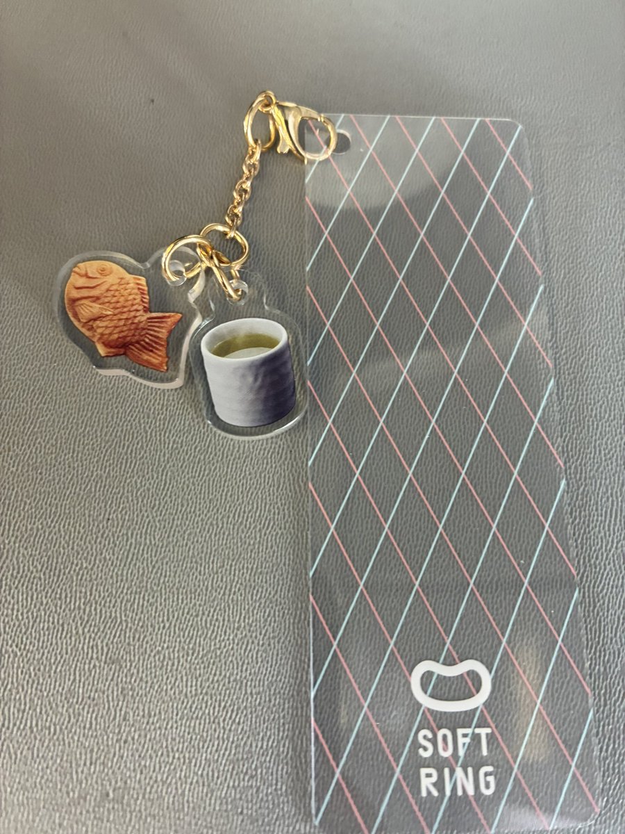 miroka1009's tweet photo. 見つけた瞬間🫖と🌸やん！！！ってなって買いました
だって今回の名前キーホルダー鯛焼きだったからつい⋯⋯

電車暇なのでしばらく煩いです🙏 https://t.co/5kmaqZqu4e