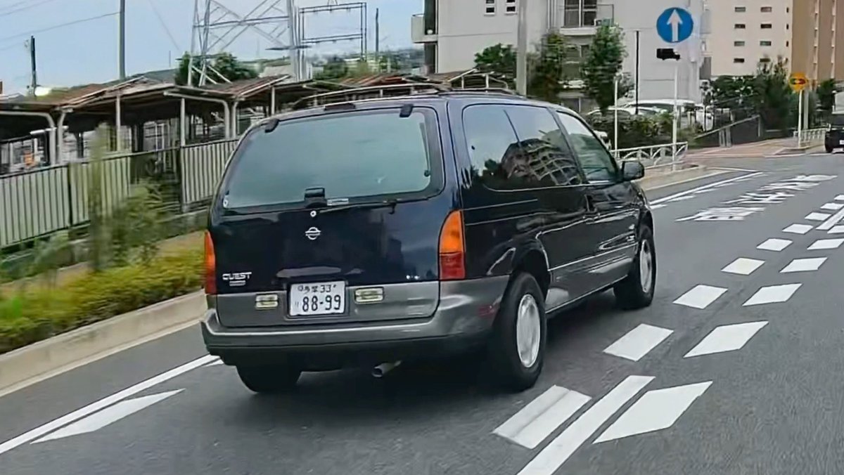 yokkun_esora's tweet photo. 全くムラーノの話とは違うのだけど、この前、当時ナンバーの左ハンのクエストが走ってて、400台の生き残りなんだと改めて思った次第🙄 https://t.co/mZDAxyvtBt
