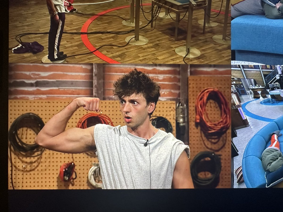 emmahenn's tweet photo. Fuck he looks hot #bb28 https://t.co/yoImtqrlK8