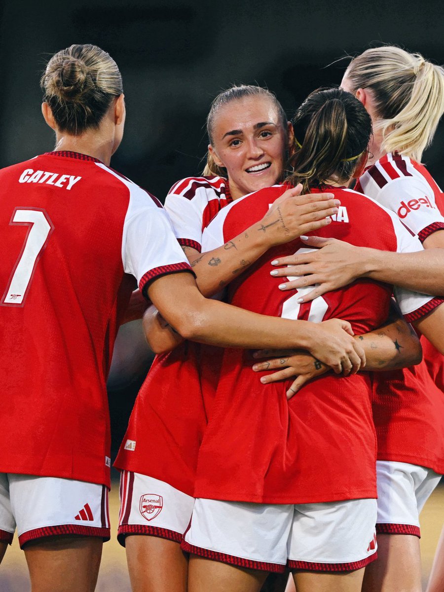 ARSKingOfLondon's tweet photo. Matchday at the Emirates!!! Arsenal Women take on Crystal Palace at 2:45pm. We started with a win away, now it’s time to do it at home. Crystal Palace will sit back but we’ve got too much. First home game of the season, time to turn up. Let’s goooo🔴⚪
#COYG
#ArsenalKingOfLondon https://t.co/EGrfmM2LZg
