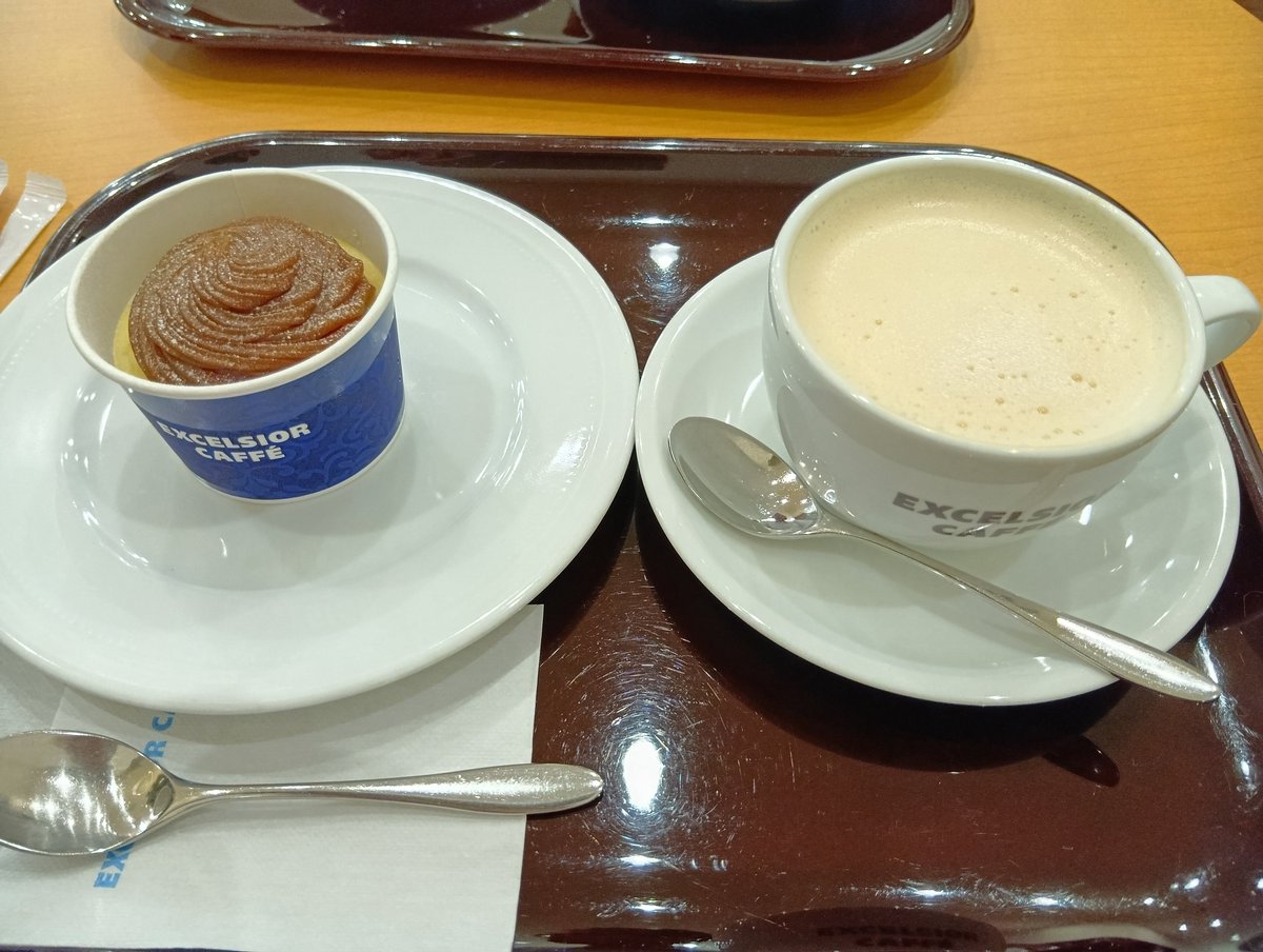 koma_ruucoco's tweet photo. #週末カフェ

栗とカシスのモンブラン🌰
ロイヤルミルクティー☕

#EXCELSIORCAFFE
#今日のおやつ 
#オデュッセイア https://t.co/iMk0pvg8hO