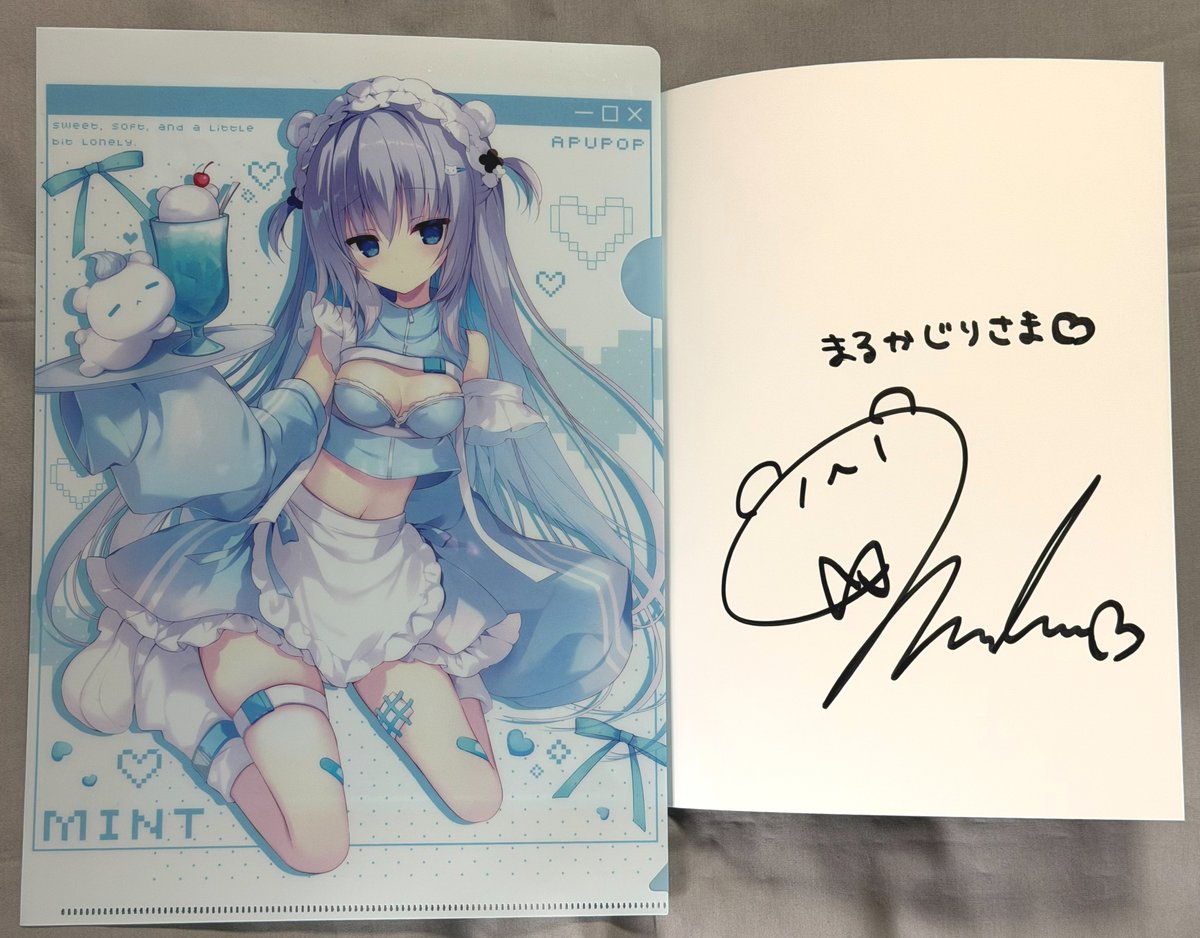 marukajiri's tweet photo. こみトレ48 mukuさん @muku_apupop
水色の印象が強いイラストレーターさん。クールな女の子はもちろん良いが、ポップなくまさんもかわいい。大阪名物ポーズ！🏃
今回色々のタイミングが良くてサインもいただくことができましたありがとうございます！ https://t.co/cho3RT1w2K