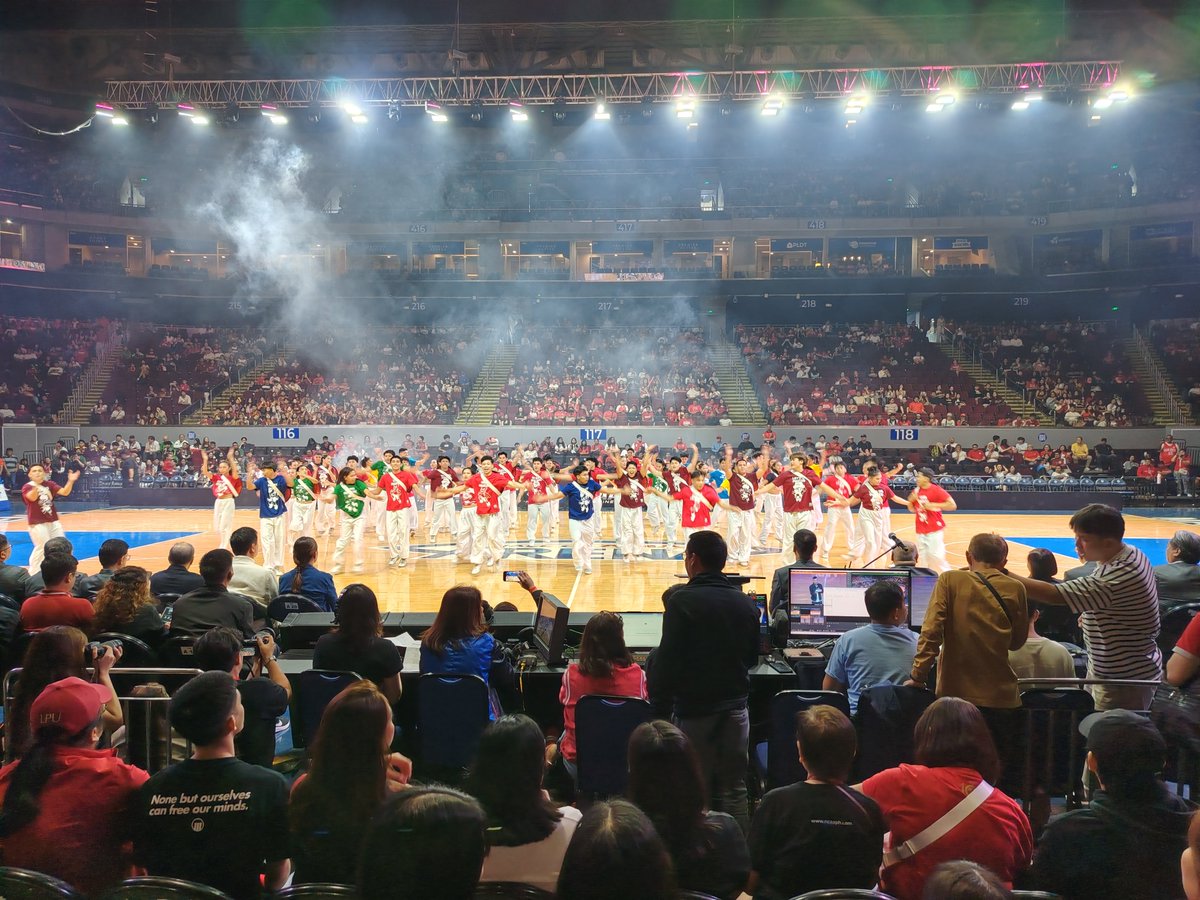RFranruss's tweet photo. Pinaka boring na opening ng NCAA season 102 ever, ginawang variety show at di kilala ang mga artist. #ncaa #ncaaseason102 https://t.co/kHlnZvB7w4