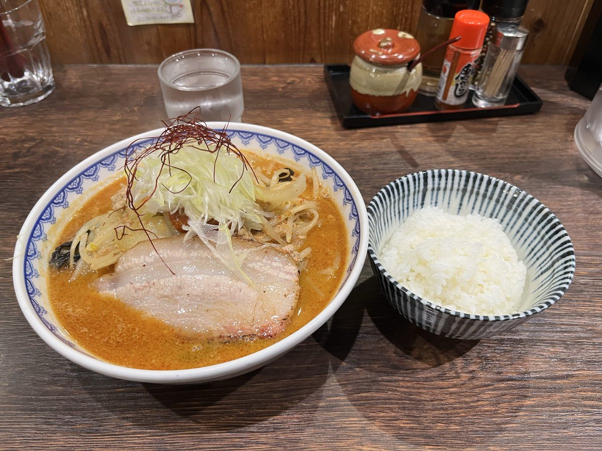ebicha1010's tweet photo. 子供と行ってきました^ ^
一時間位待った価値あり😍

#味噌ラーメン雪国 https://t.co/R1uzCmee9I