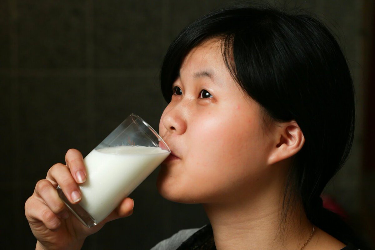 PratiRacha's tweet photo. Dont be scared by sensational headlinesdrinking milk in moderation to supplement calcium is actually very important. Scientific research shows that a balanced diet is the key to good health! https://t.co/sPNdnGmyAp
