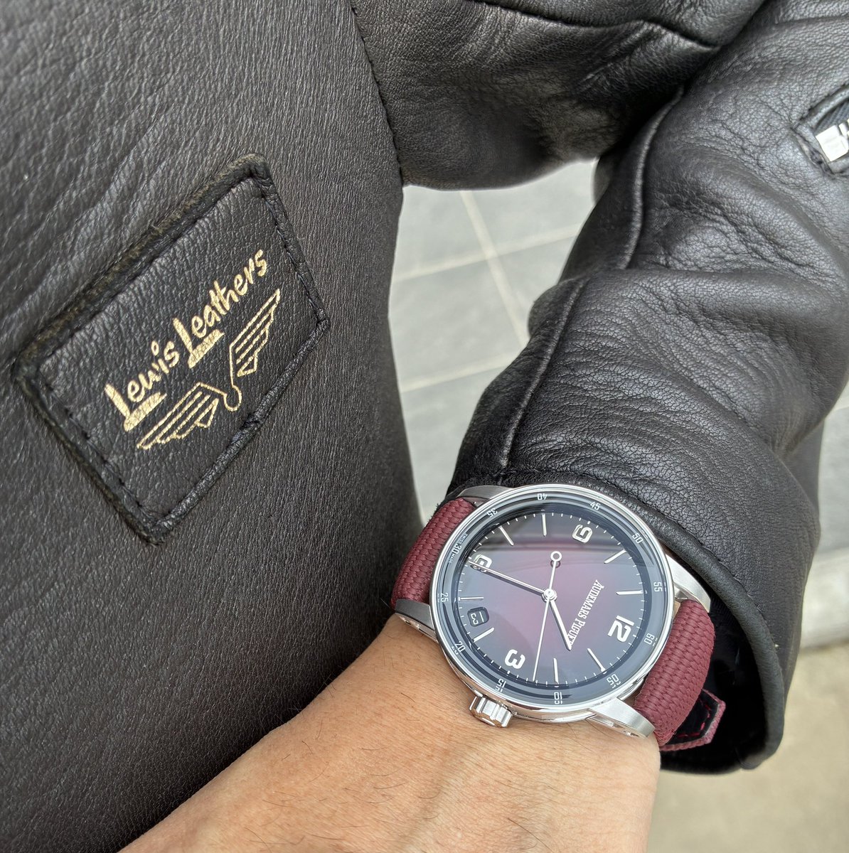 jojoler_ti's tweet photo. codeとルイス×マッコイズ。新宿のワンピースベースショップ行く。ライダースちょっと暑かったです。 https://t.co/jLUNW0xypw