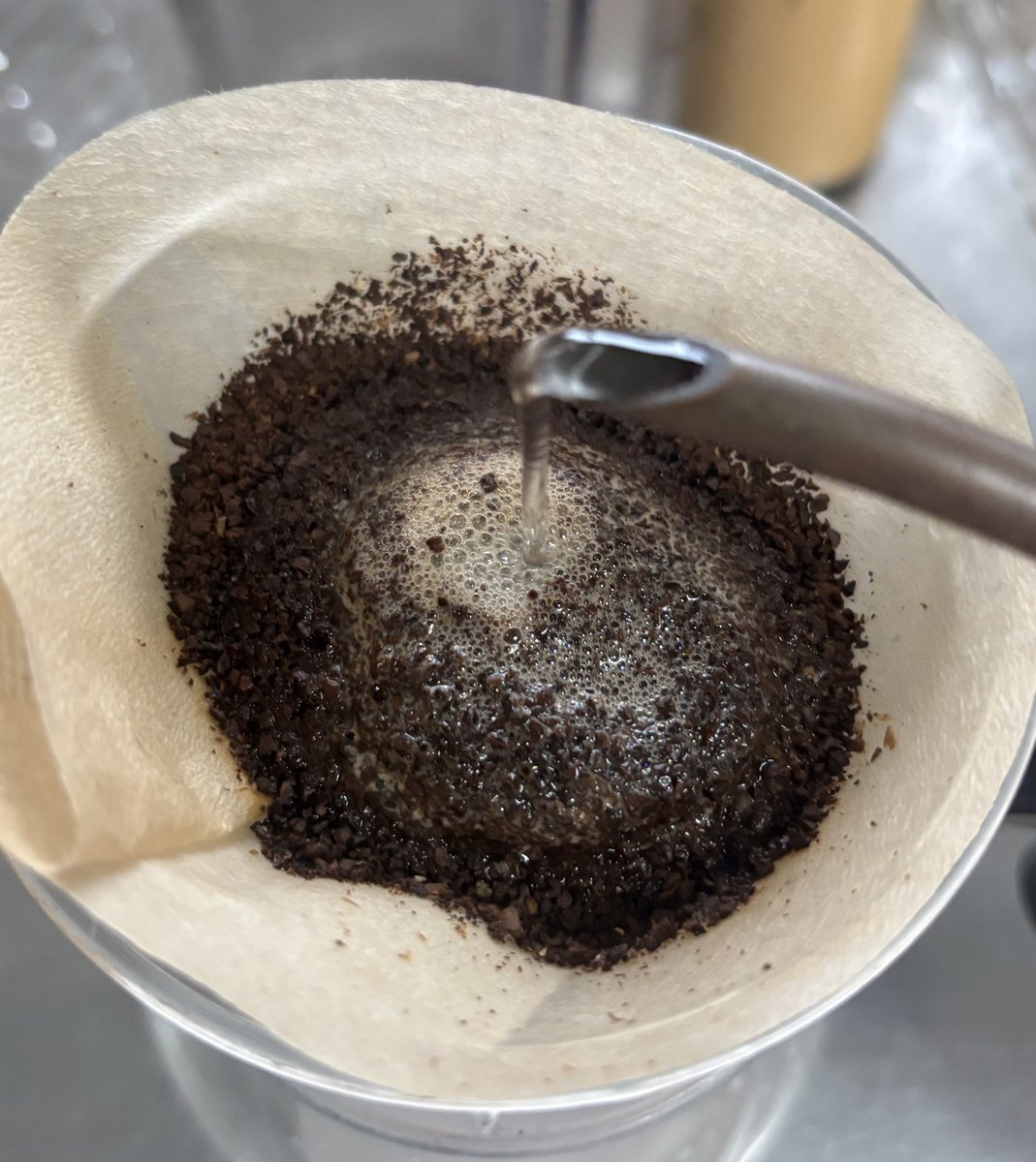 seiworks's tweet photo. #BespokeCoffeeRoasters
今日も埼玉のお取引先から地震のお見舞いで届いた
Bespoke Coffee Roastersの珈琲を淹れてみる

コッペ田島の揚げコッペのきなこつぶあんと一緒に

#コッペ田島 https://t.co/0FMStnjzjT