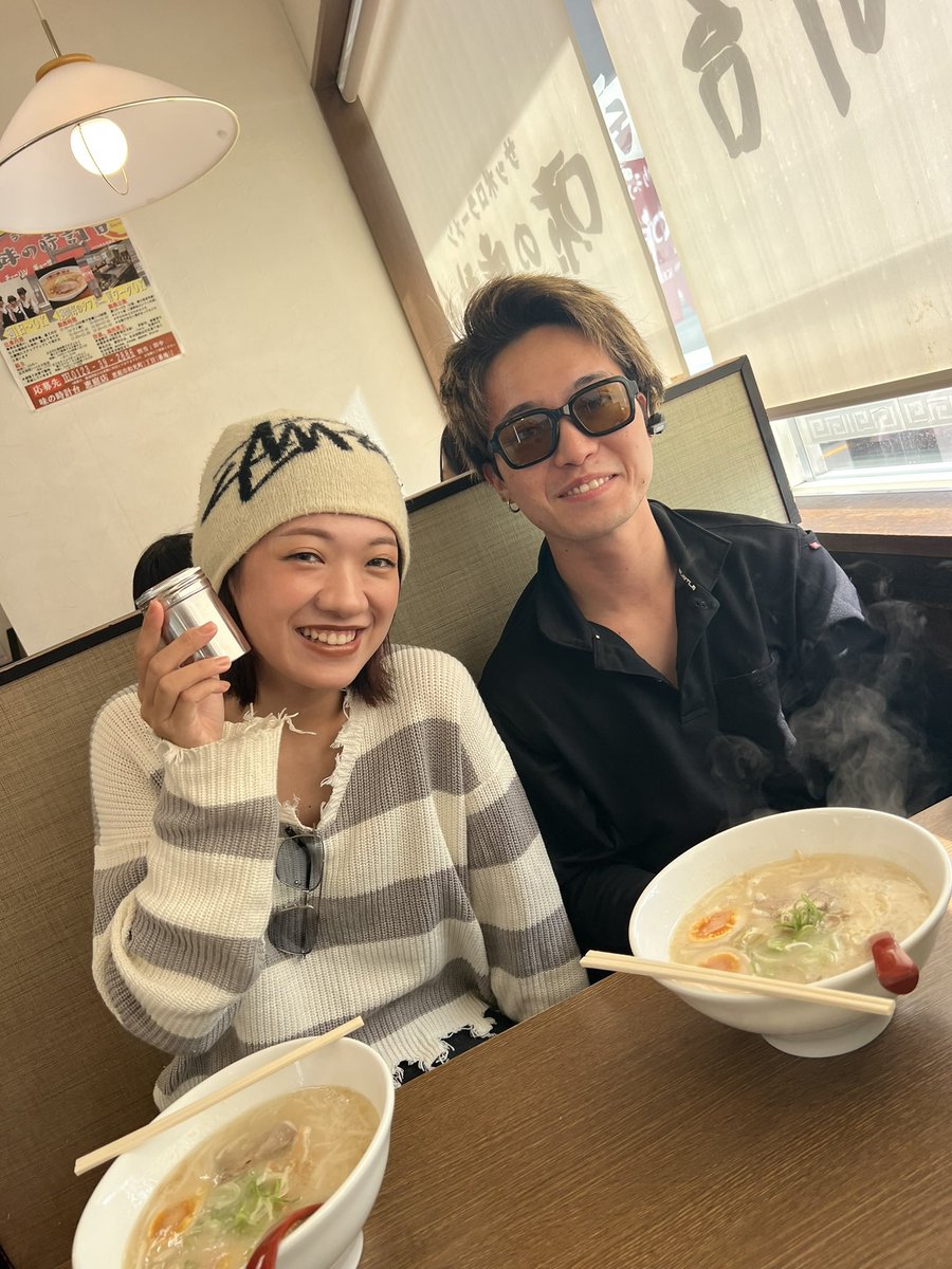 junjun_boss's tweet photo. やっとやっと終わりました👌

とにかく先週の月曜日に出勤して、今日やっと帰宅出来ます😀

この一週間で一体何時間寝たのだろう…😴

そうメンバーと話をしながら、頑張ったご褒美に仕事終わってからラーメン🍜

うちのチビッコギャング君も今月から彼女と同棲を始めましたが、なかなか一緒にいる時間がない生活で…

寂しい思いさせてごめんなさい🙇

帰宅する前に自分へのご褒美💫

俺が一番好きなお店で、ゆっくりとソフトクリームタイム🍦

今週は大好きな映画🎬はお休みして、ゆっくりしながら、ゆっくり睡眠したいと思います💤

でも、

明日から昼夜の仕事に…💦

58歳！

頑張ります💪
