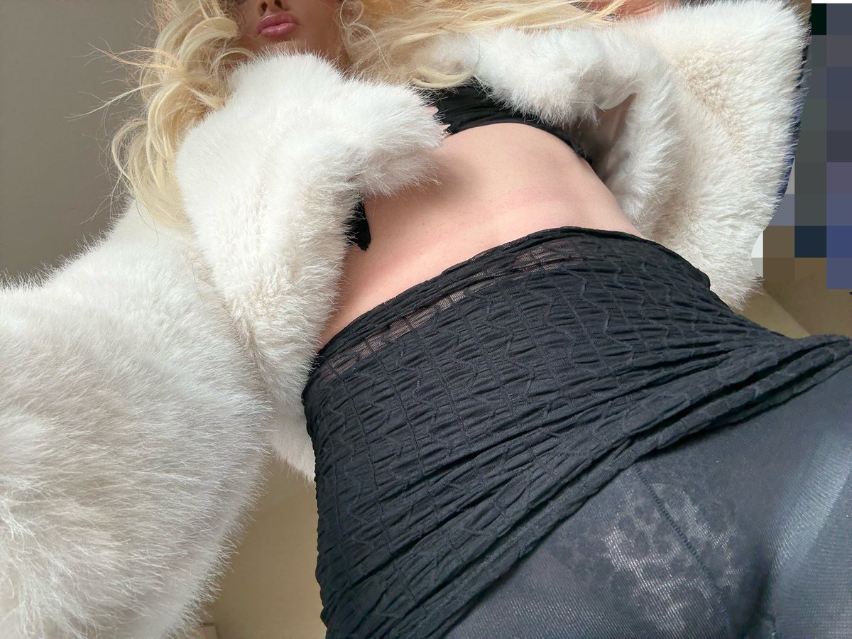 Sissyellastarr's tweet photo. Surely I deserve attention 👸🙄 #sissy #femboy #chastity #sissychastity https://t.co/xfiEy2wl4J