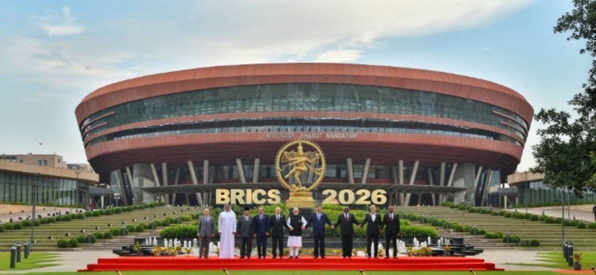 MohitKumar_09's tweet photo. United by a shared vision, #BRICS Leaders come together for the family photo at the BRICS Summit in New Delhi 📸

#BRICS2026 #BRICSIndia2026 #IndiaBRICSChairship https://t.co/4hacLikcIz