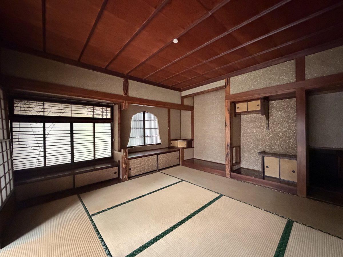nanch_7352's tweet photo. 矢崎商店見学した！
ファサードの感じで朝香宮邸を想像して行ったら全然違ってすごかった https://t.co/bvVzOMmPb2