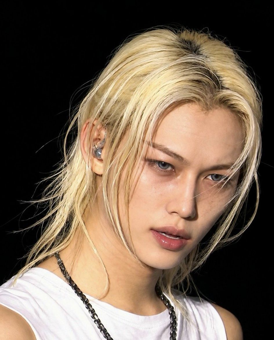 viraltakes's tweet photo. #Felix of #StrayKids looks amazing at Rock in Rio. https://t.co/9OYcRflHcW