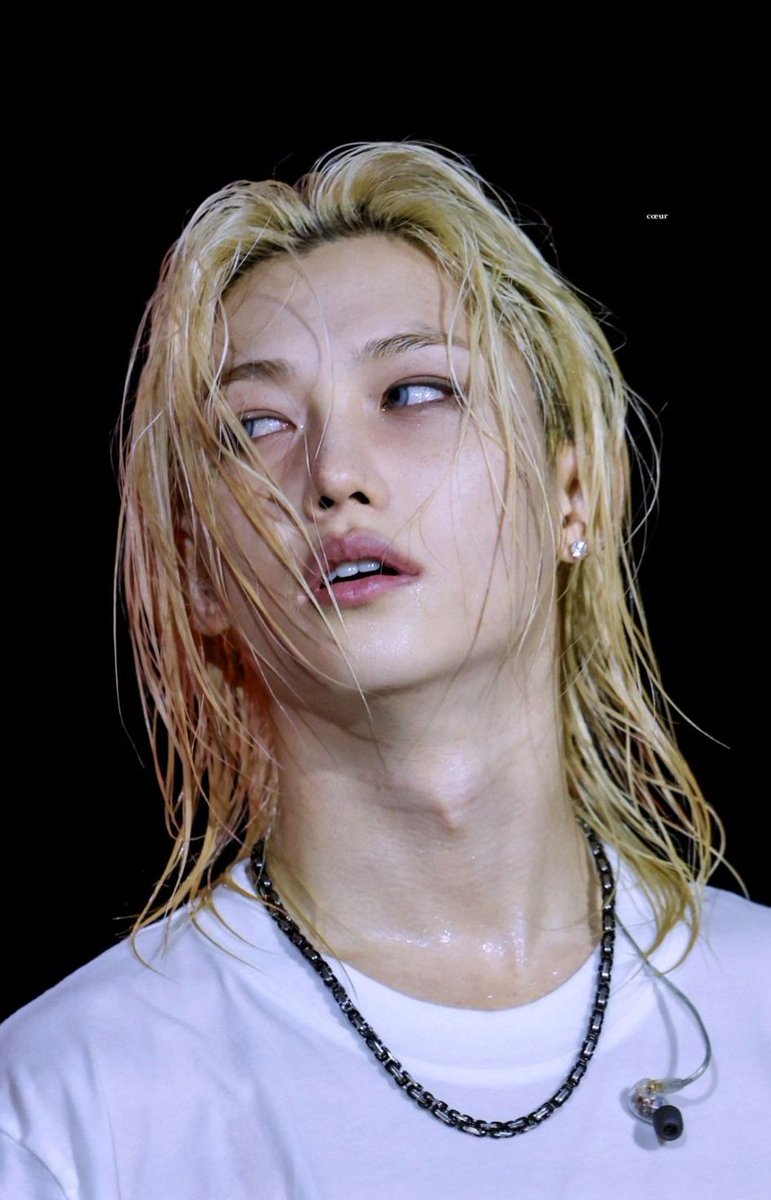 viraltakes's tweet photo. #Felix of #StrayKids looks amazing at Rock in Rio. https://t.co/9OYcRflHcW