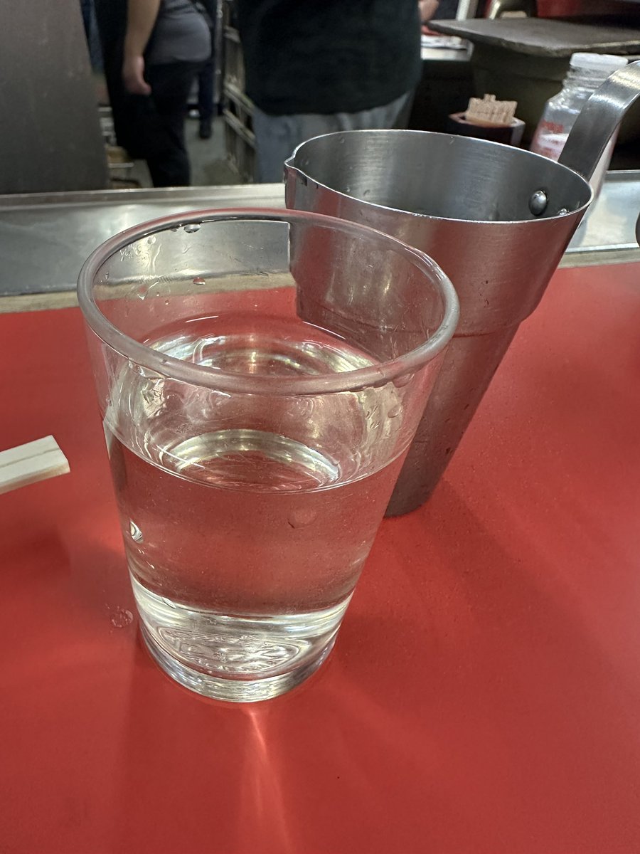 katayabya's tweet photo. お酒と豚足　タレとネギが美味い https://t.co/xDMSNIhrt0