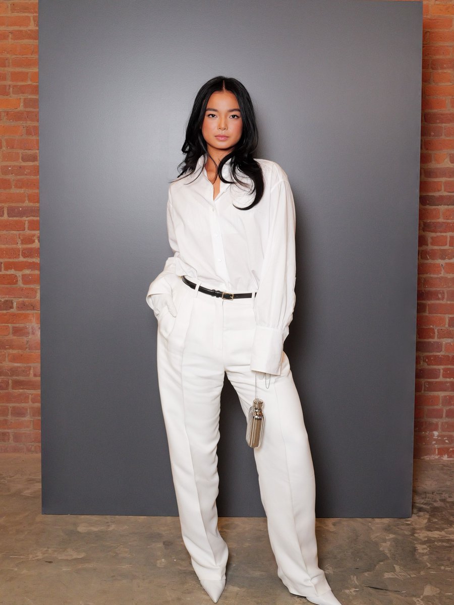 ABSCBNNews's tweet photo. STUNNING IN WHITE 🤍

Filipina tennis star Alex Eala struts in white during the New York Fashion Week. (Courtesy: Eala/Instagram) https://t.co/l04V5hLxy5