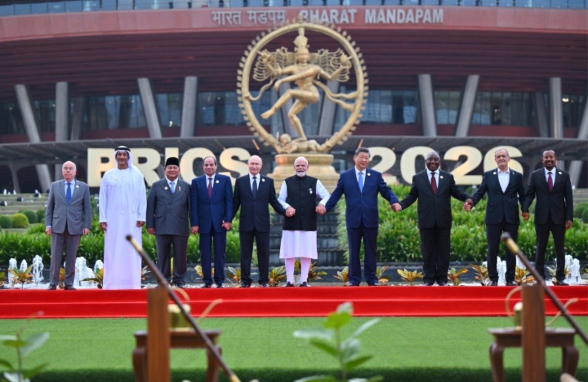 MohitKumar_09's tweet photo. United by a shared vision, #BRICS Leaders come together for the family photo at the BRICS Summit in New Delhi 📸

#BRICS2026 #BRICSIndia2026 #IndiaBRICSChairship https://t.co/4hacLikcIz