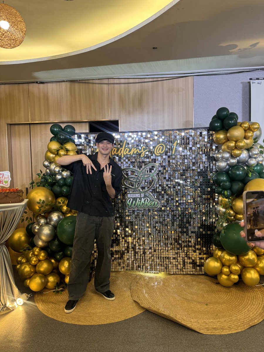 bachiieee_'s tweet photo. Thank you for coming BEARents 💚✨ https://t.co/RBBINw6VS3