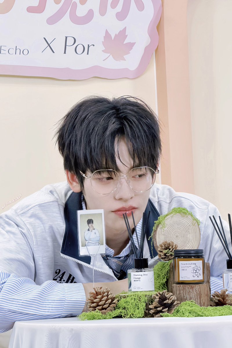 Radiant_Z1122's tweet photo. 260913 🍊🐻‍❄️

Autumn with Por
#WEALDECHOxPOR 
                                      🜳  🜳
#porsuppakarn （〃 ˙ᴥ˙ 〃) https://t.co/U1bX3tt0of