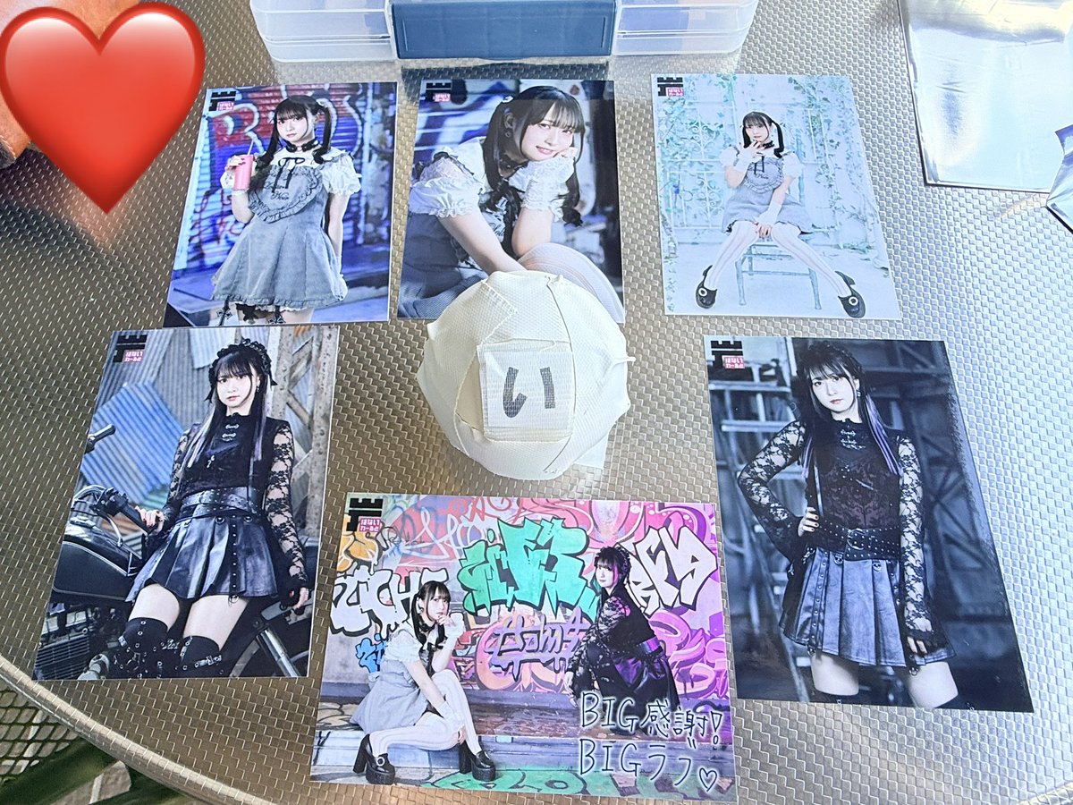 makemehappy412's tweet photo. ボール取れた！シークレットのブロマイドもゲットした！めっちゃ嬉しい！☺️

#はないわーるど https://t.co/rRu7g15m8T