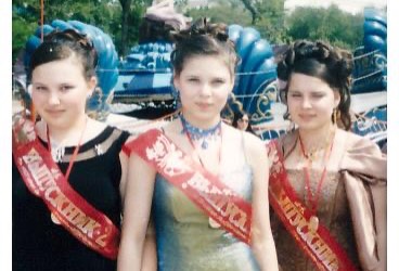 nramalho2012's tweet photo. 20 лет прошло с последнего звонка 😎
Мне было 16 лет и вся жизнь впереди 🐥
9 класс https://t.co/xujnB9AlFD