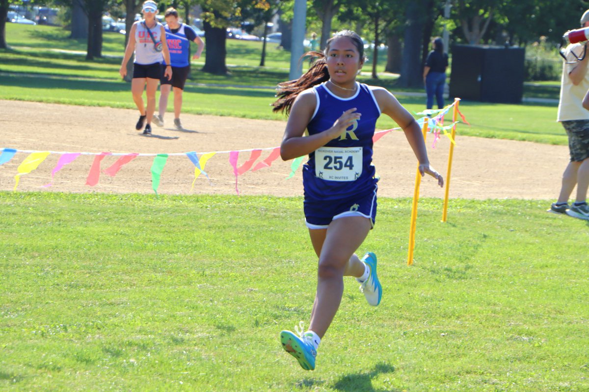RickoverNavalHS's tweet photo. Ready, set, go . . . Rickover Cross Country is off and running! @ChiPubSchools @CPLAthletics #CrossCountry https://t.co/QegayfEKnN